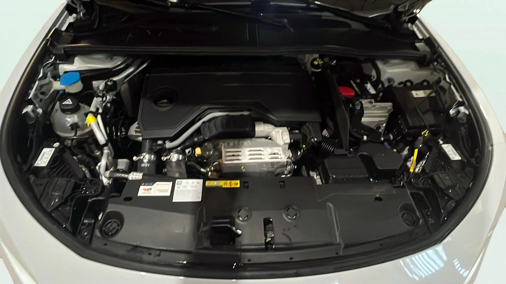 Peugeot 408 Allure Hybrid 136 eDCS6 - foto 22