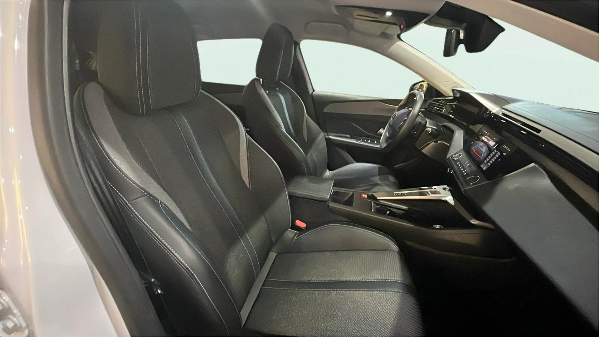 Peugeot 408 Allure Hybrid 136 eDCS6 - foto 17