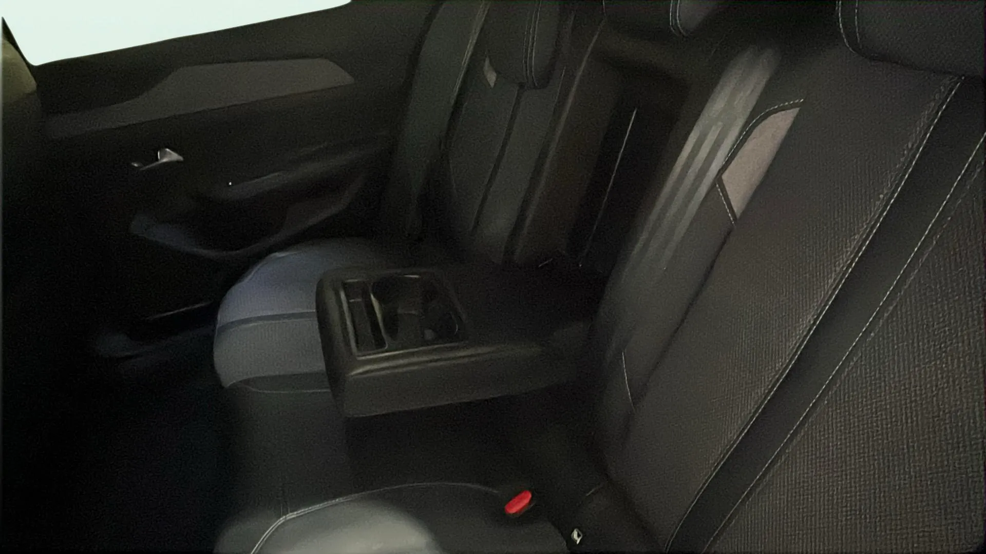 Peugeot 408 Allure Hybrid 136 eDCS6 - foto 20