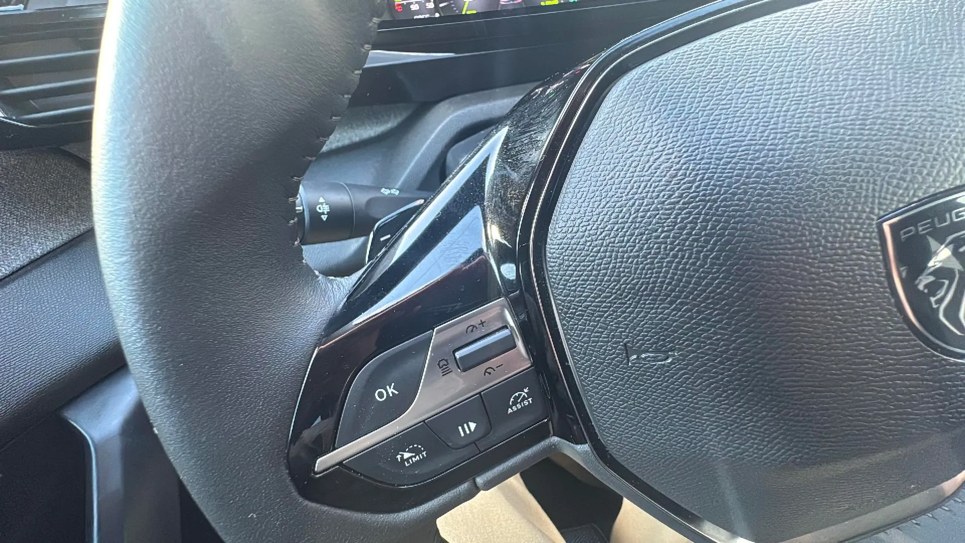 Peugeot 408 Allure Hybrid 145 eDCS6 - foto 21