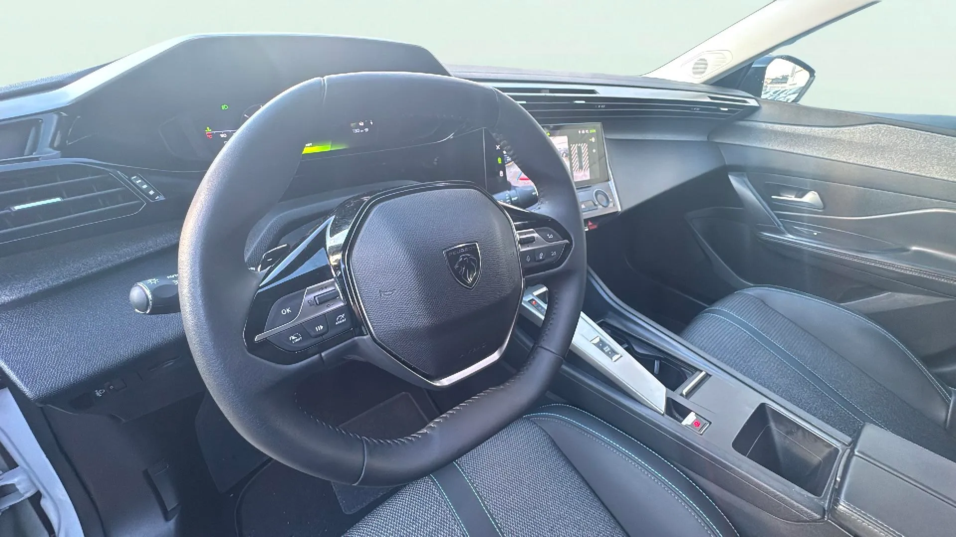 Peugeot 408 Allure Hybrid 145 eDCS6 - foto 11