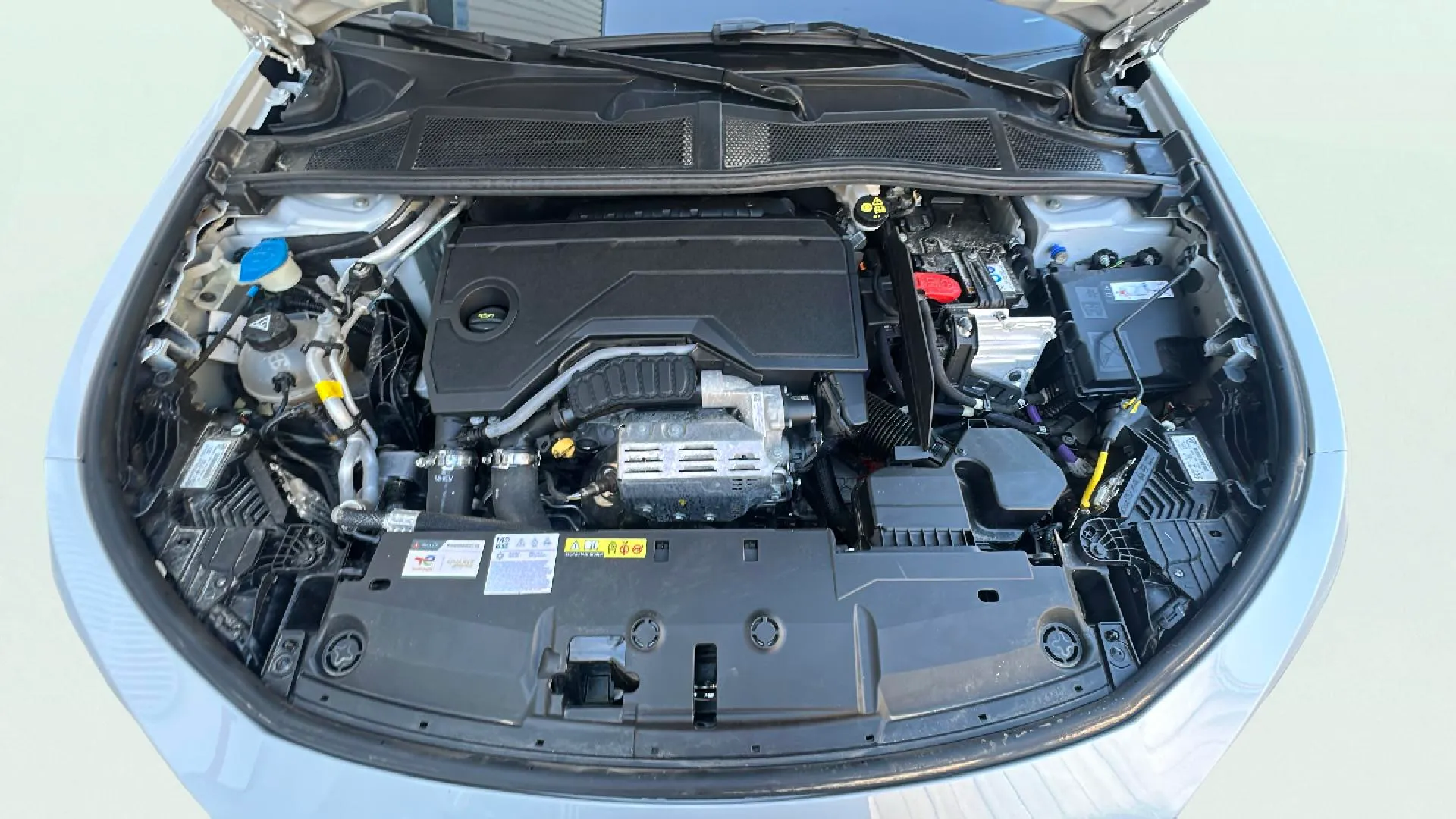 Peugeot 408 Allure Hybrid 145 eDCS6 - foto 21