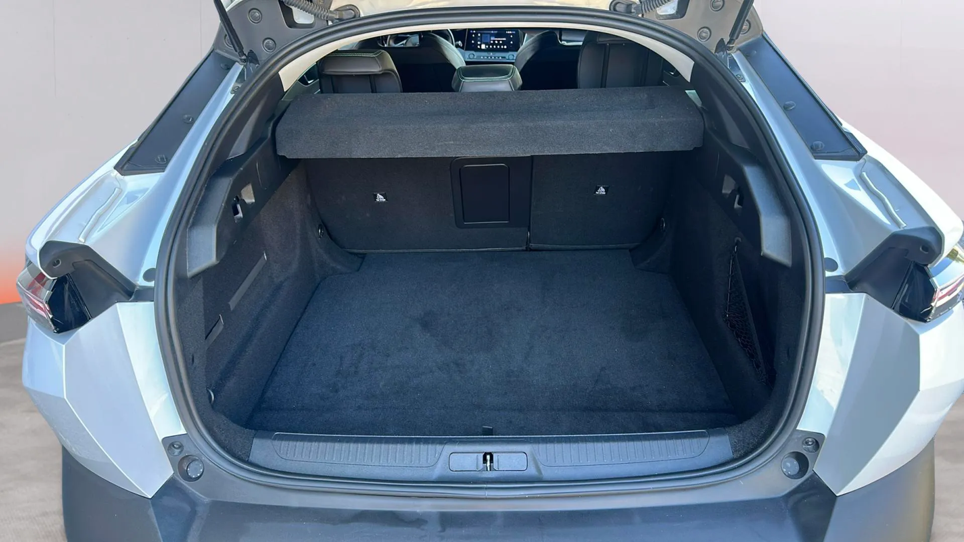 Peugeot 408 Allure Hybrid 145 eDCS6 - foto 17