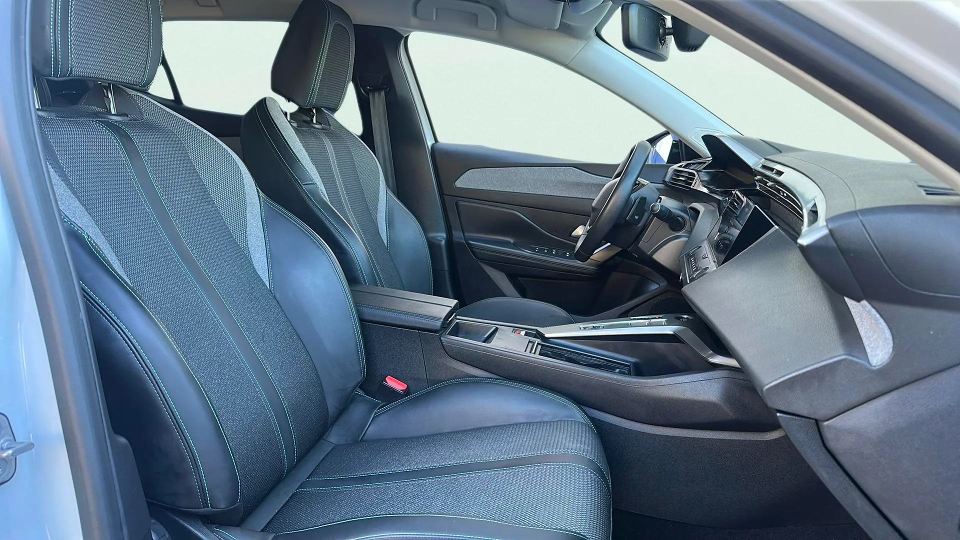 Peugeot 408 Allure Hybrid 145 eDCS6 - foto 14