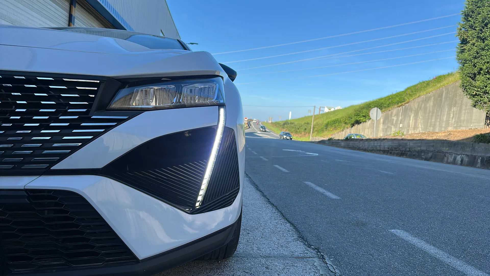 Peugeot 408 Allure Hybrid 145 eDCS6 - foto 19