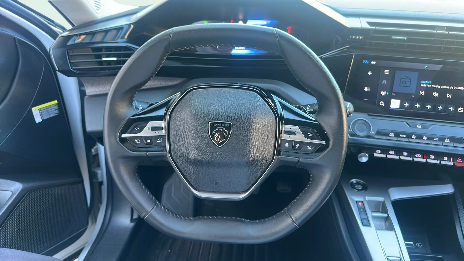 Peugeot 408 Allure Hybrid 145 eDCS6 - foto 11