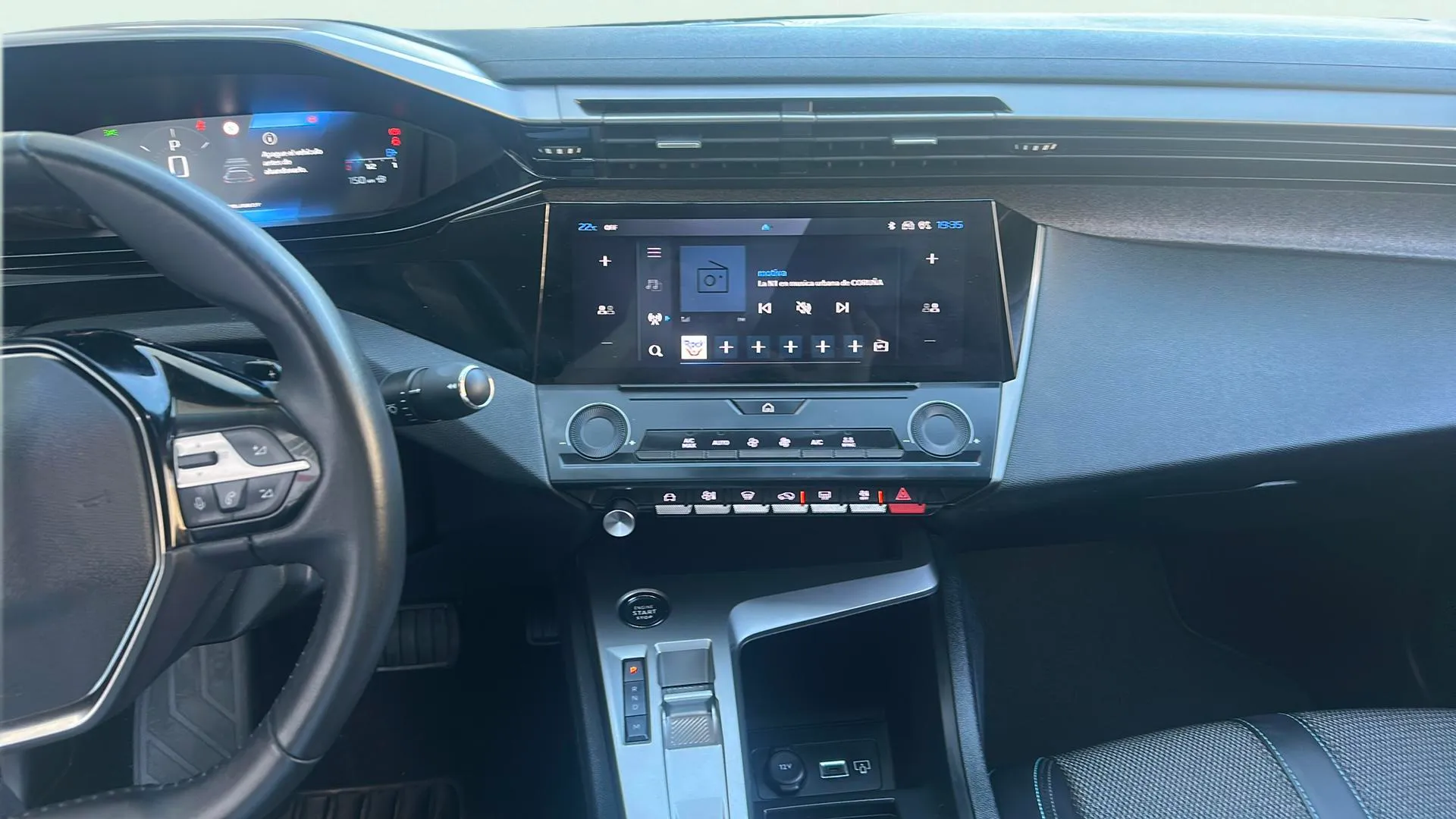 Peugeot 408 Allure Hybrid 145 eDCS6 - foto 12