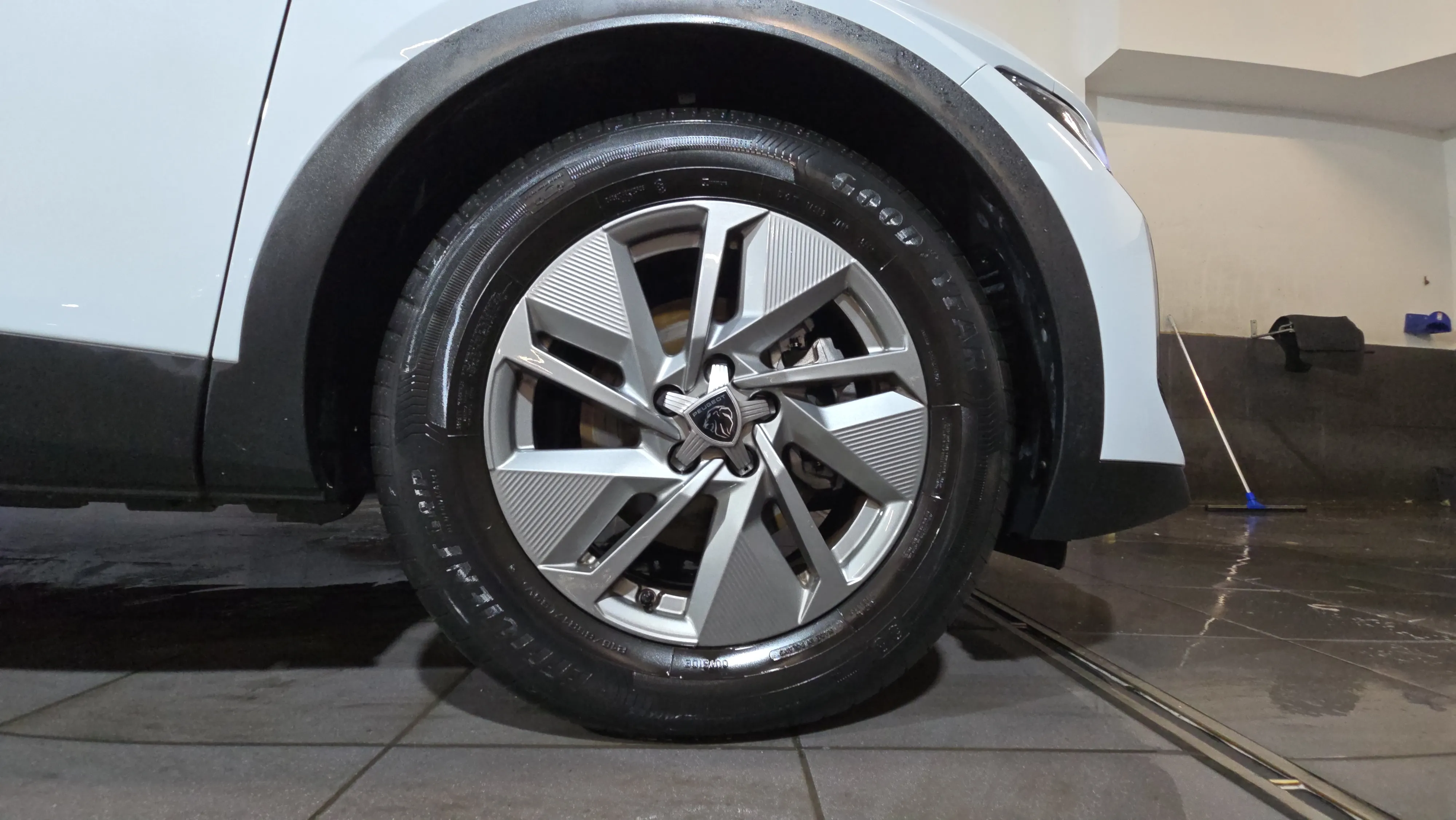 Peugeot 408 Allure Hybrid 145 eDCS6 - foto 22