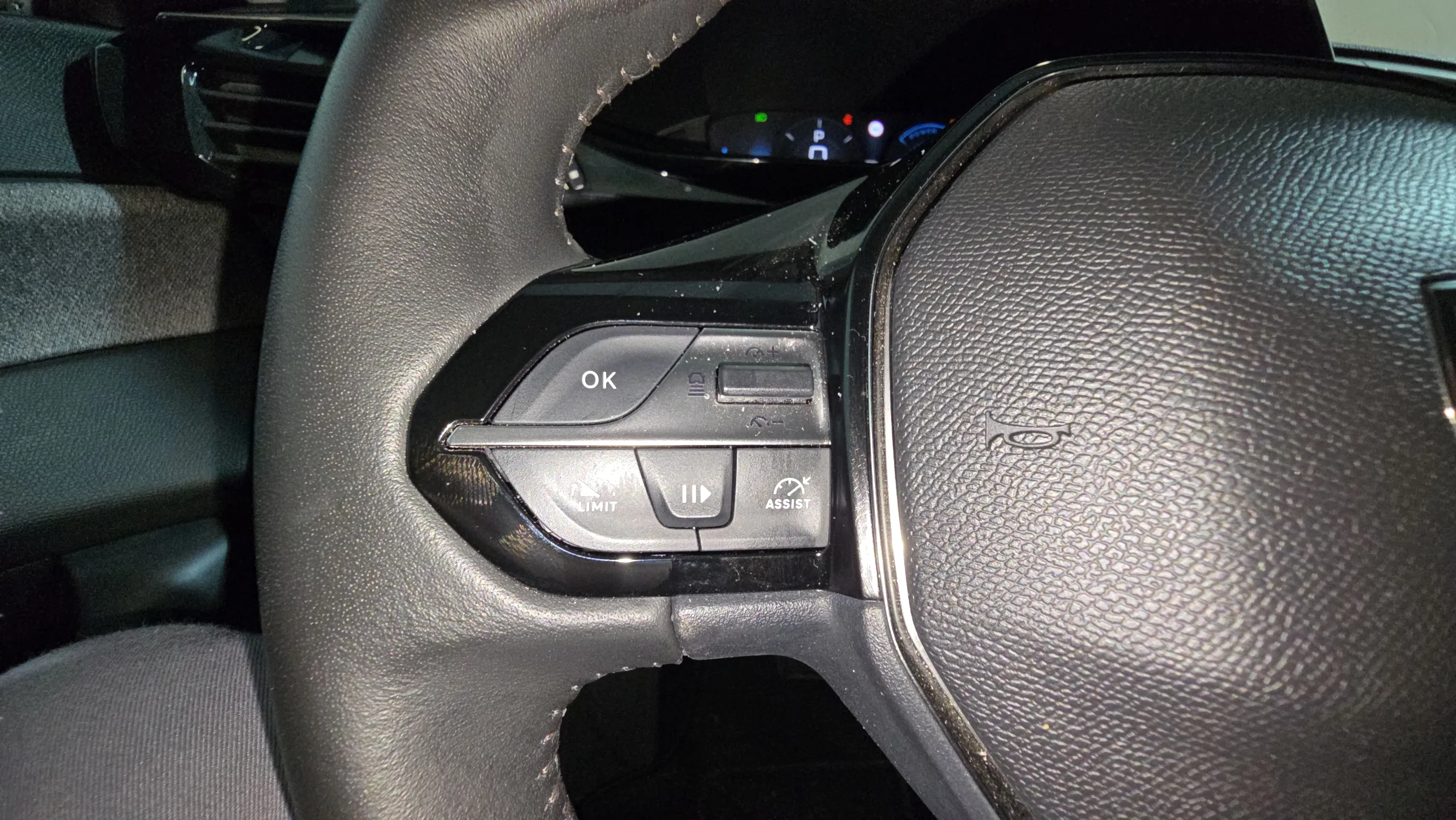 Peugeot 408 Allure Hybrid 145 eDCS6 - foto 14