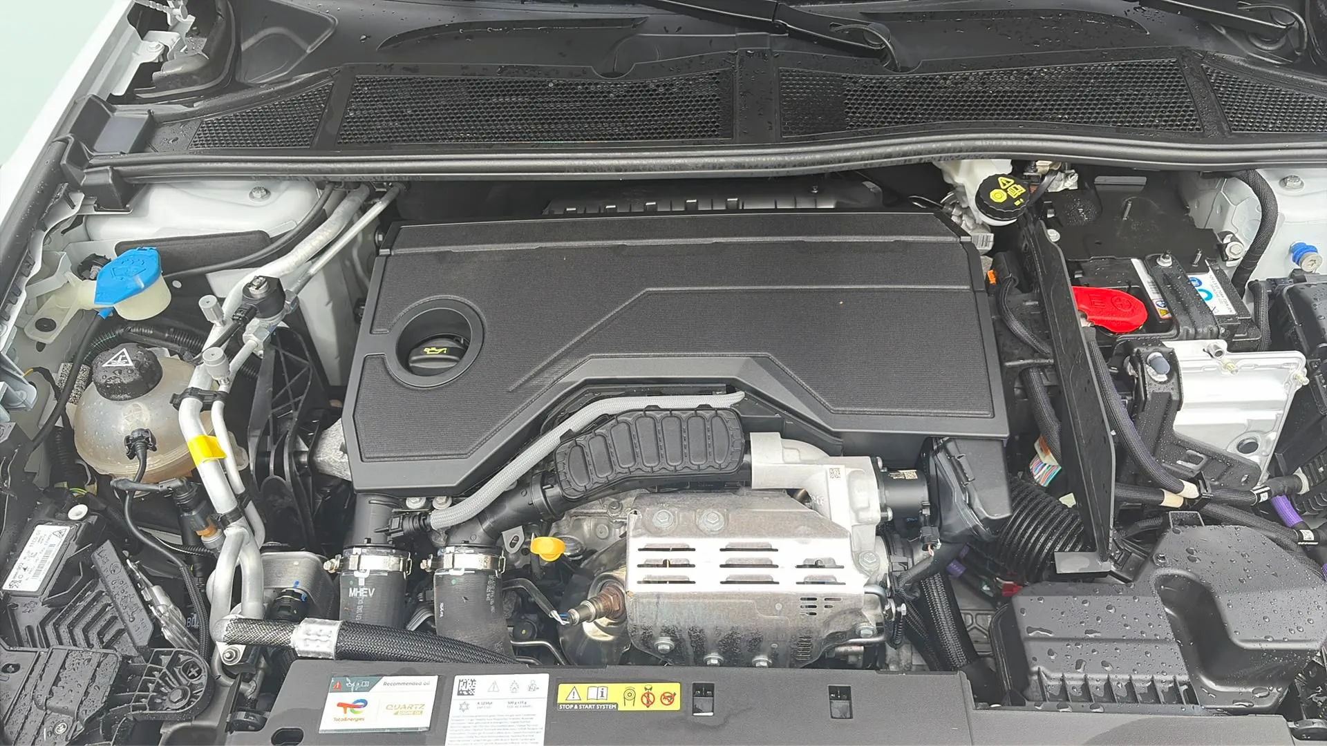 Peugeot 408 Allure Hybrid 145 eDCS6 - foto 25