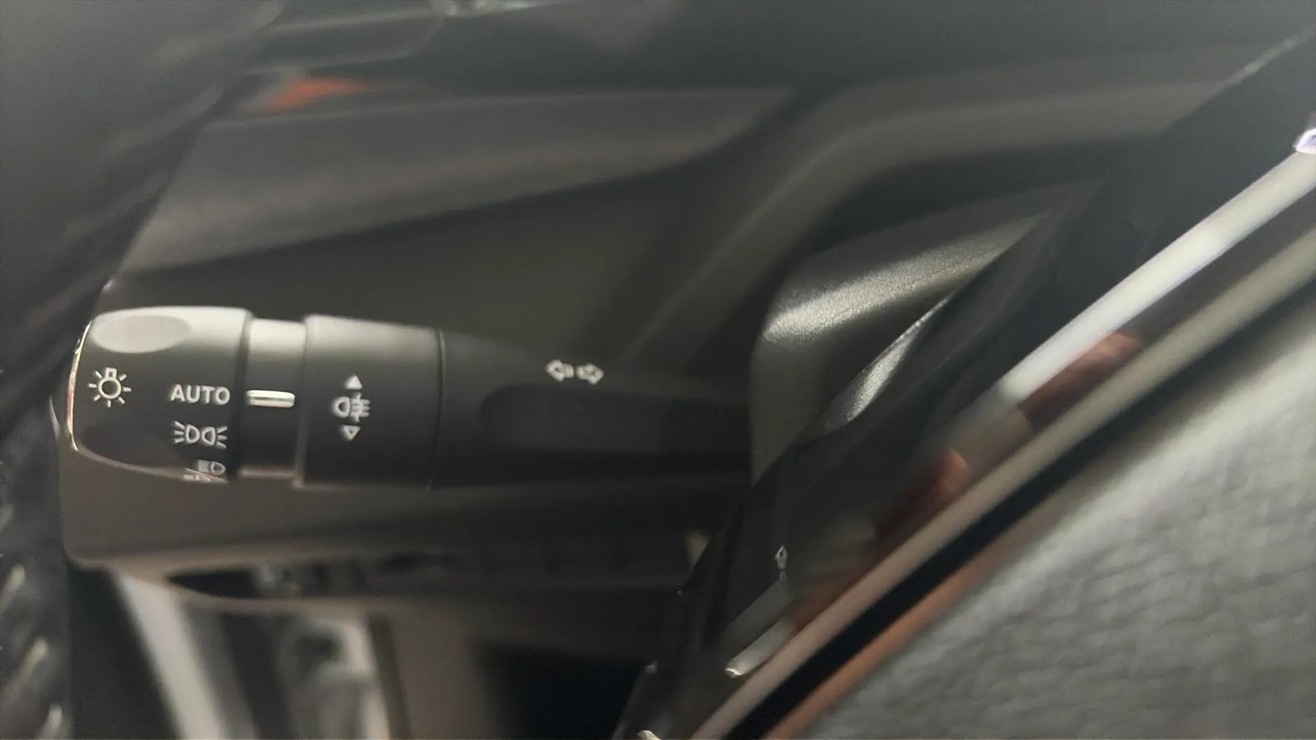 Peugeot 408 Allure Hybrid 145 eDCS6 - foto 15