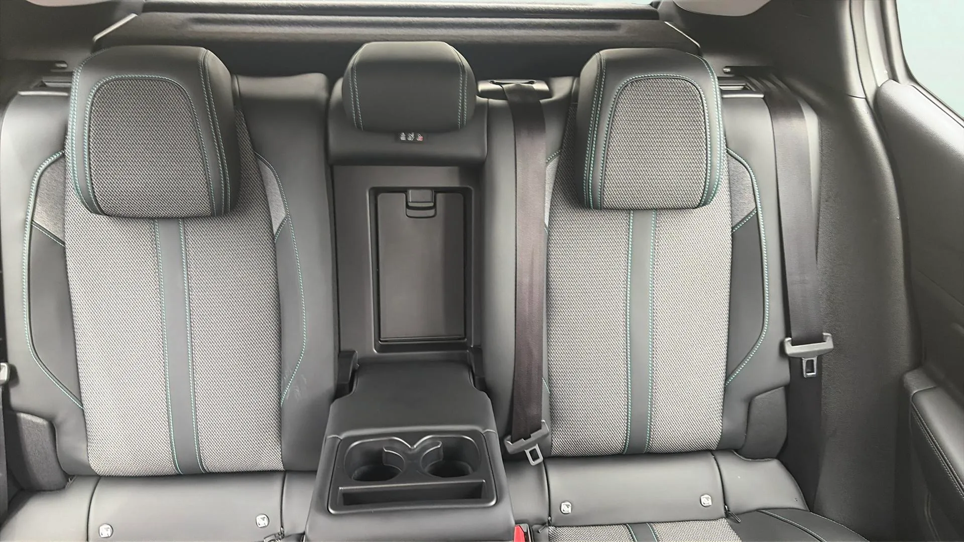 Peugeot 408 Allure Hybrid 145 eDCS6 - foto 14