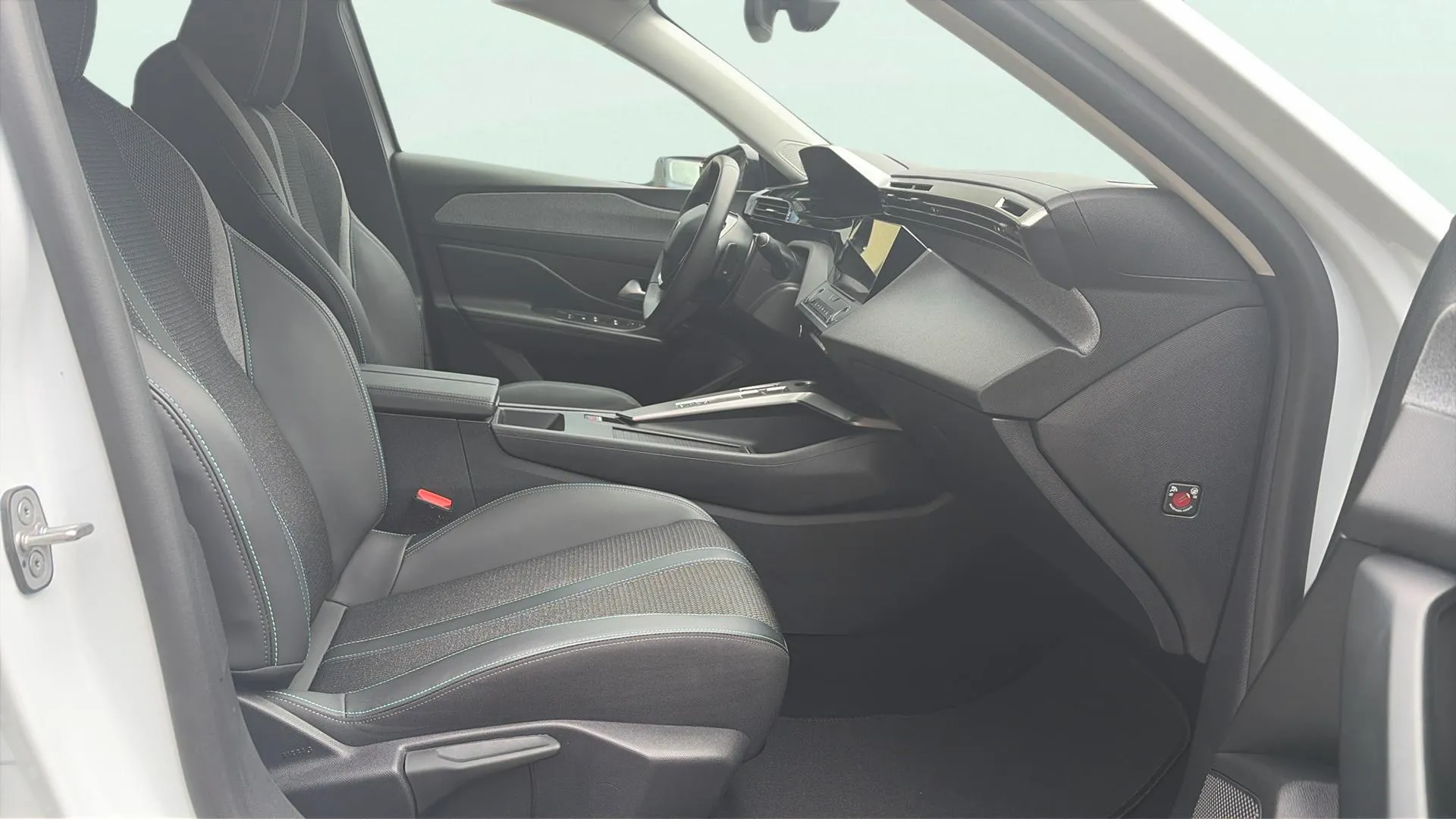 Peugeot 408 Allure Hybrid 145 eDCS6 - foto 12