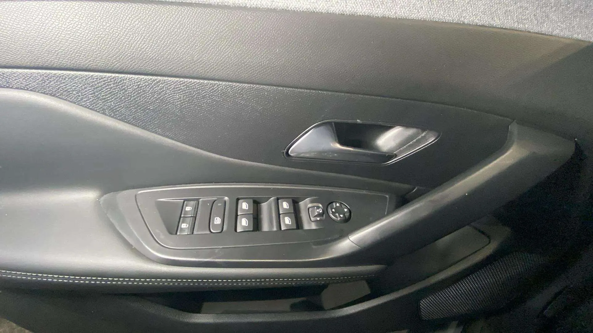 Peugeot 408 Allure Hybrid 136 eDCS6 - foto 21