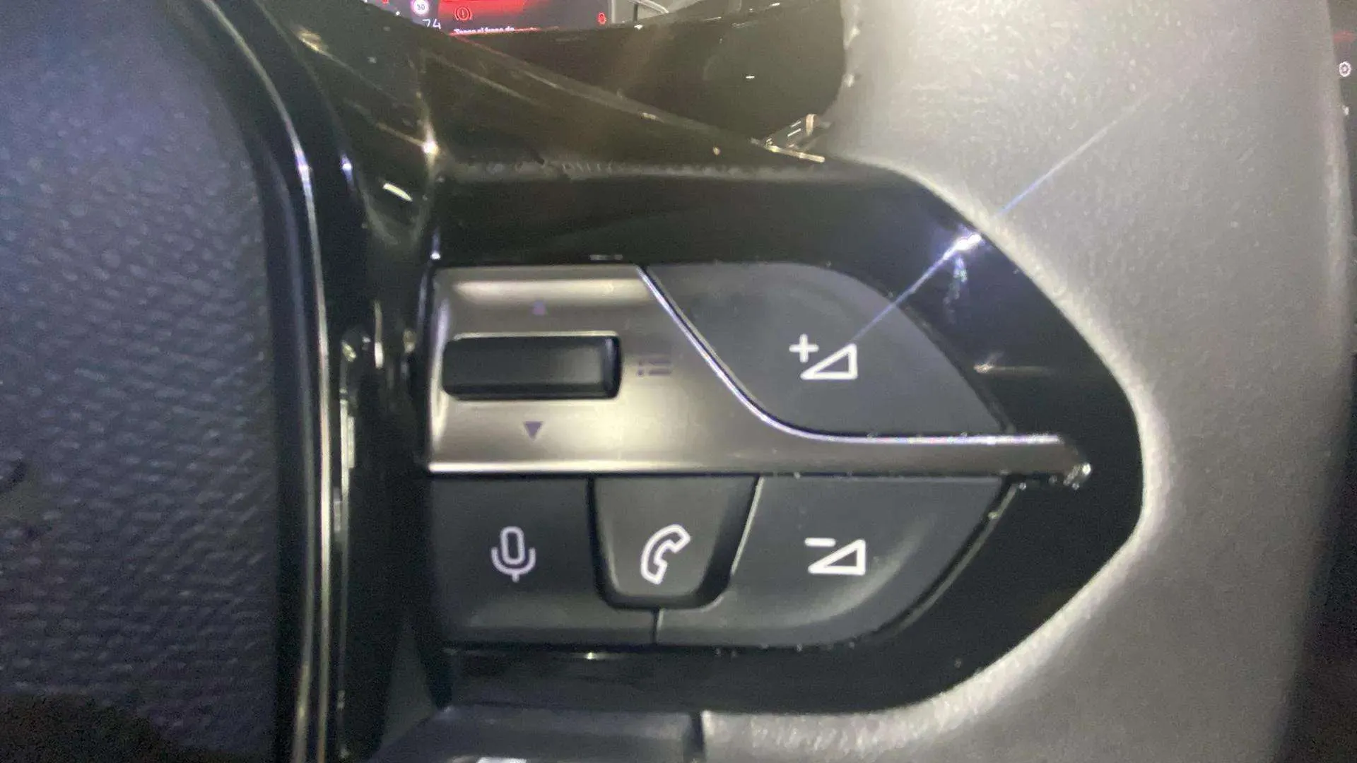 Peugeot 408 Allure Hybrid 136 eDCS6 - foto 23