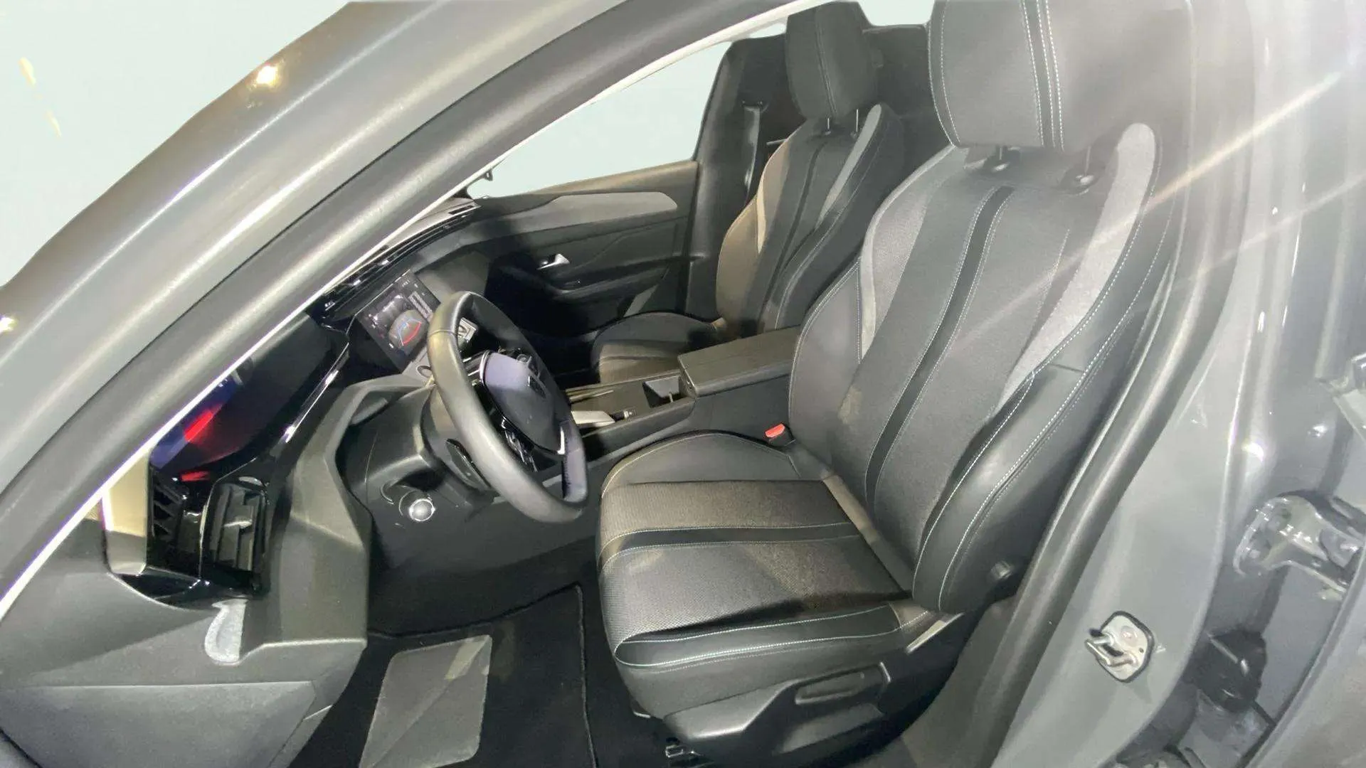Peugeot 408 Allure Hybrid 136 eDCS6 - foto 15