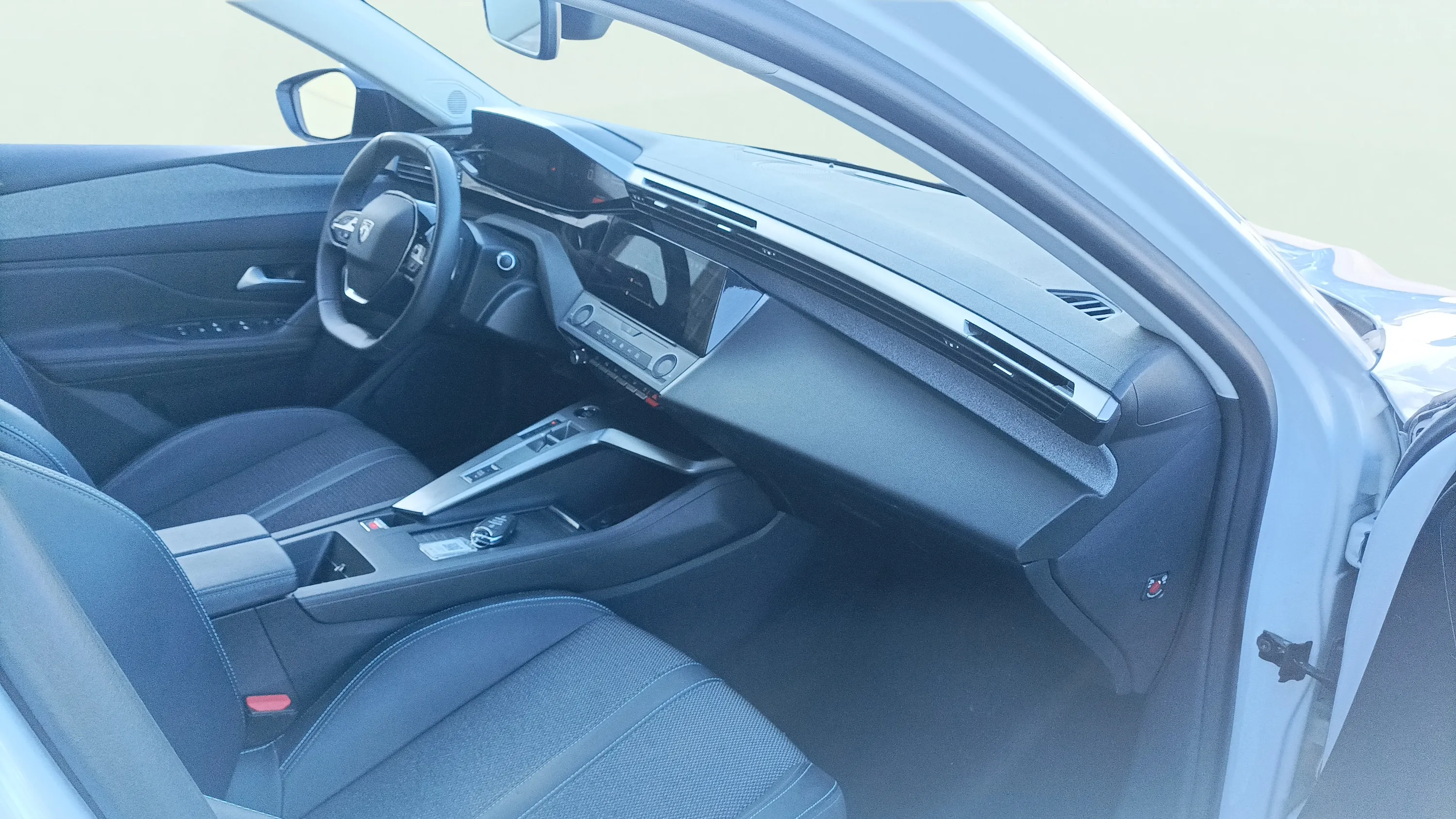 Peugeot 408 Allure Hybrid 136 eDCS6 - foto 21