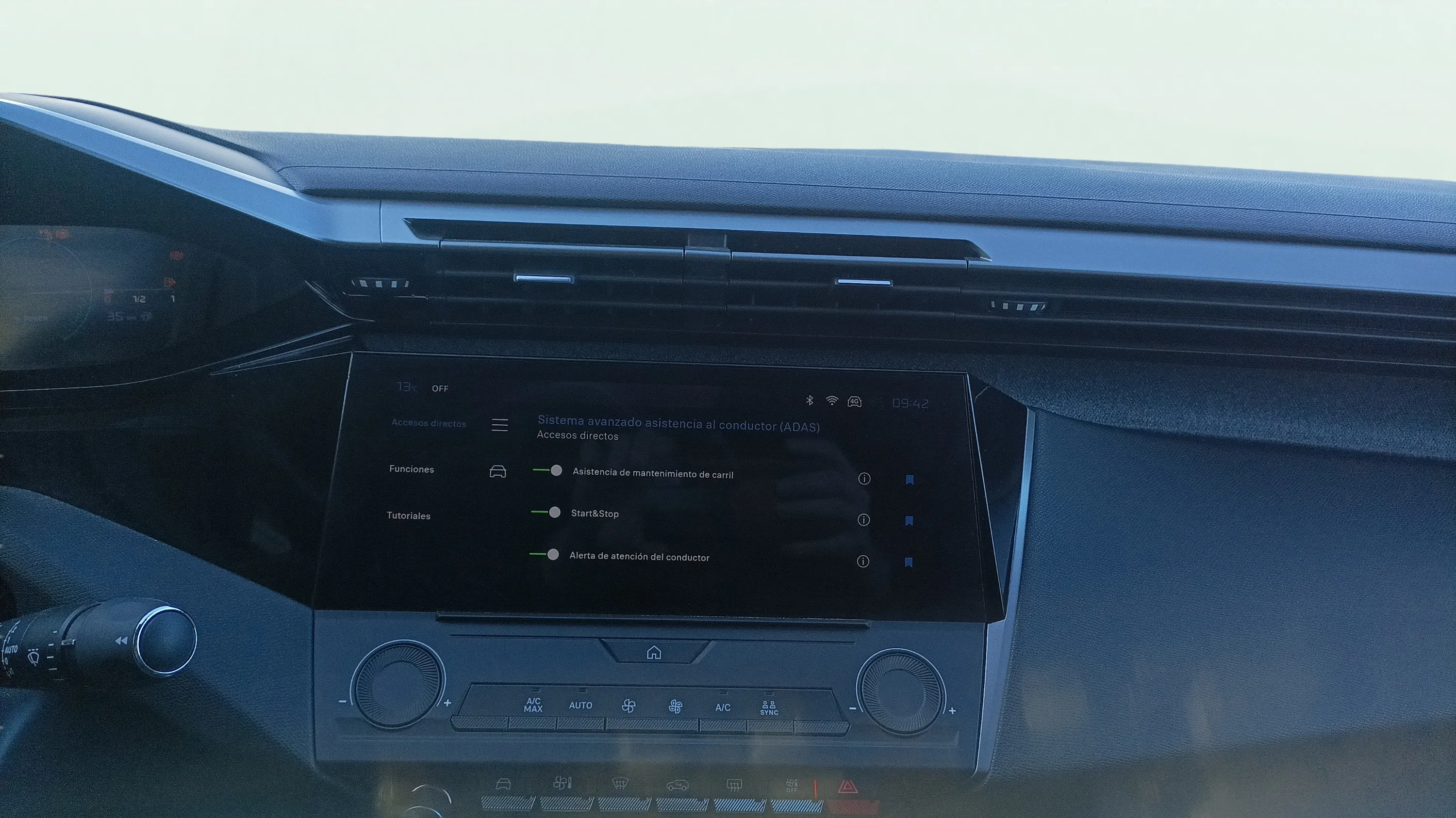Peugeot 408 Allure Hybrid 136 eDCS6 - foto 13
