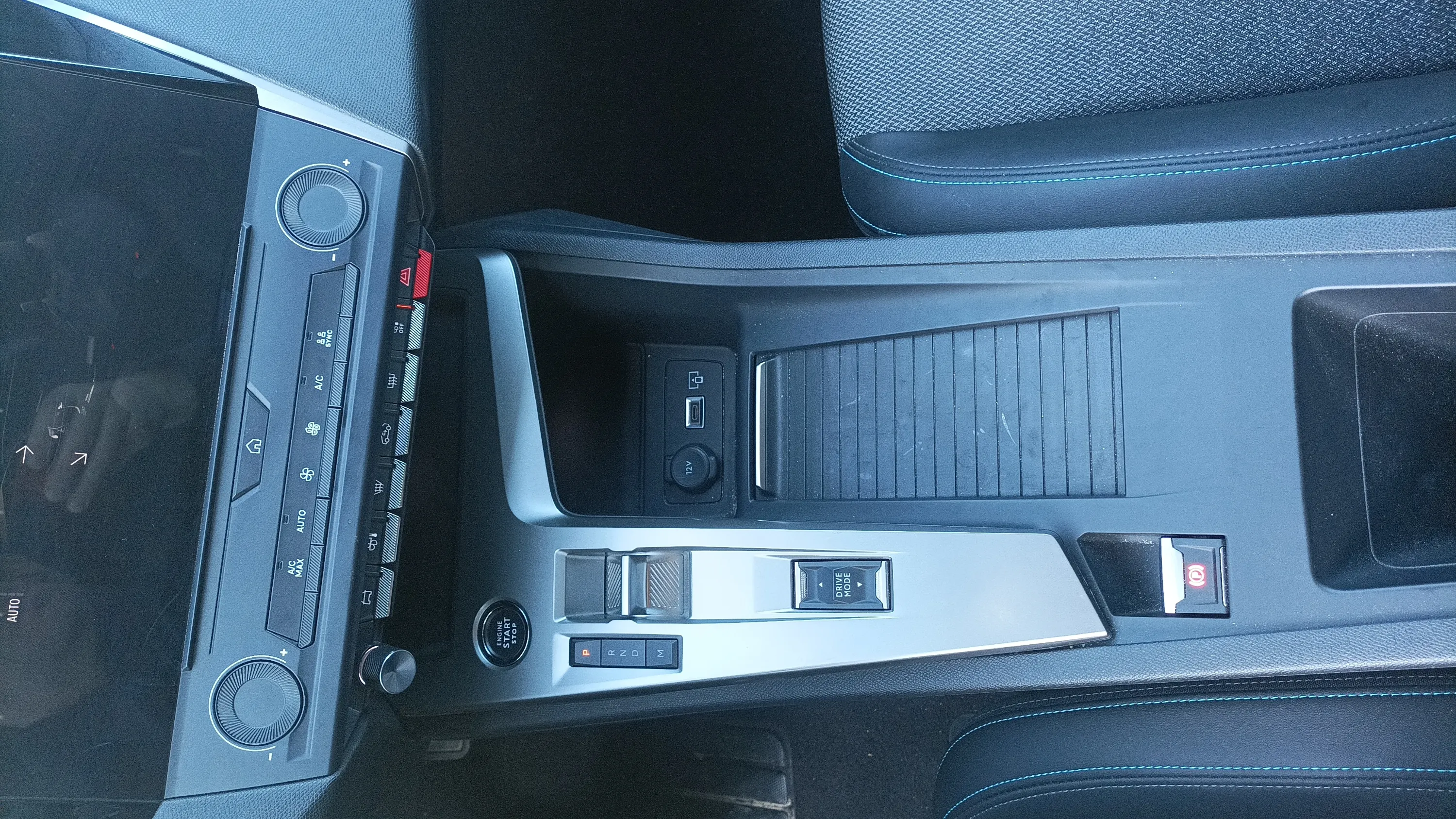Peugeot 408 Allure Hybrid 136 eDCS6 - foto 14
