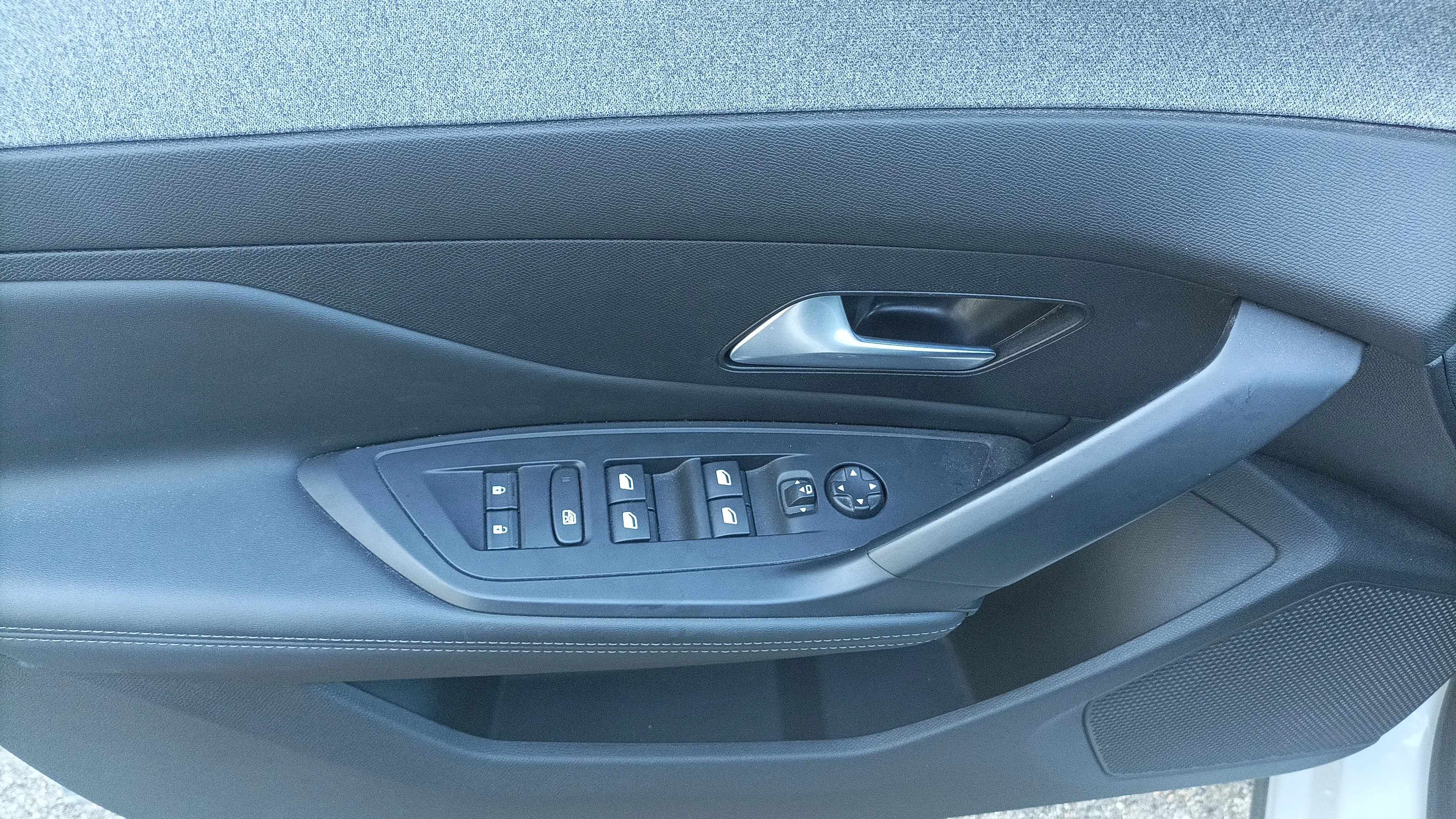 Peugeot 408 Allure Hybrid 136 eDCS6 - foto 16