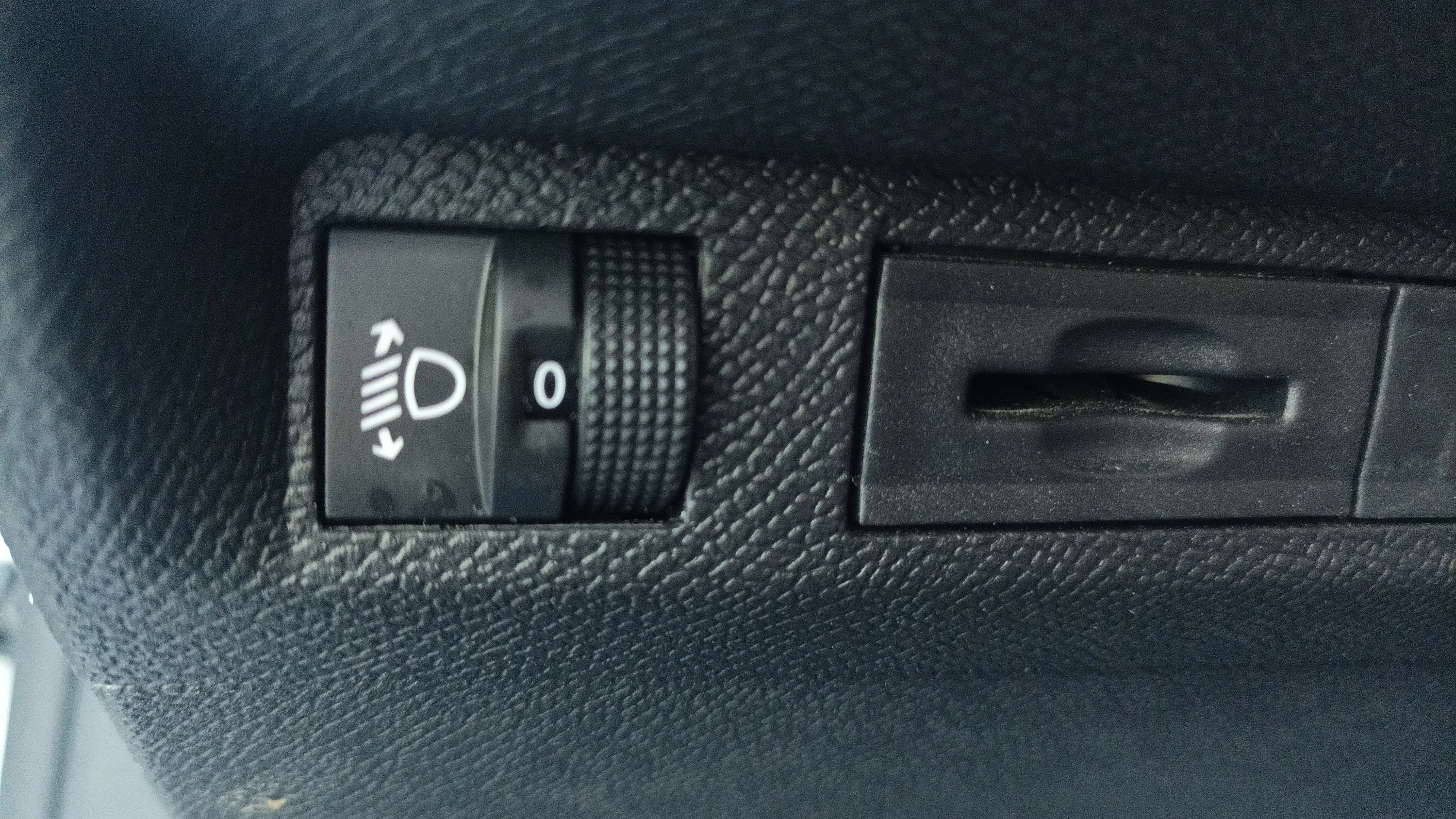 Peugeot 408 Allure Hybrid 136 eDCS6 - foto 19