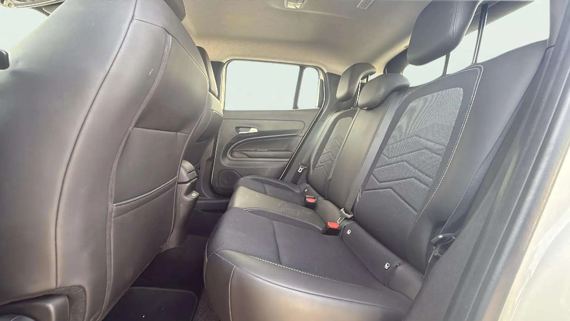 Jeep Avenger 1.2 G 1st Edition - foto 17