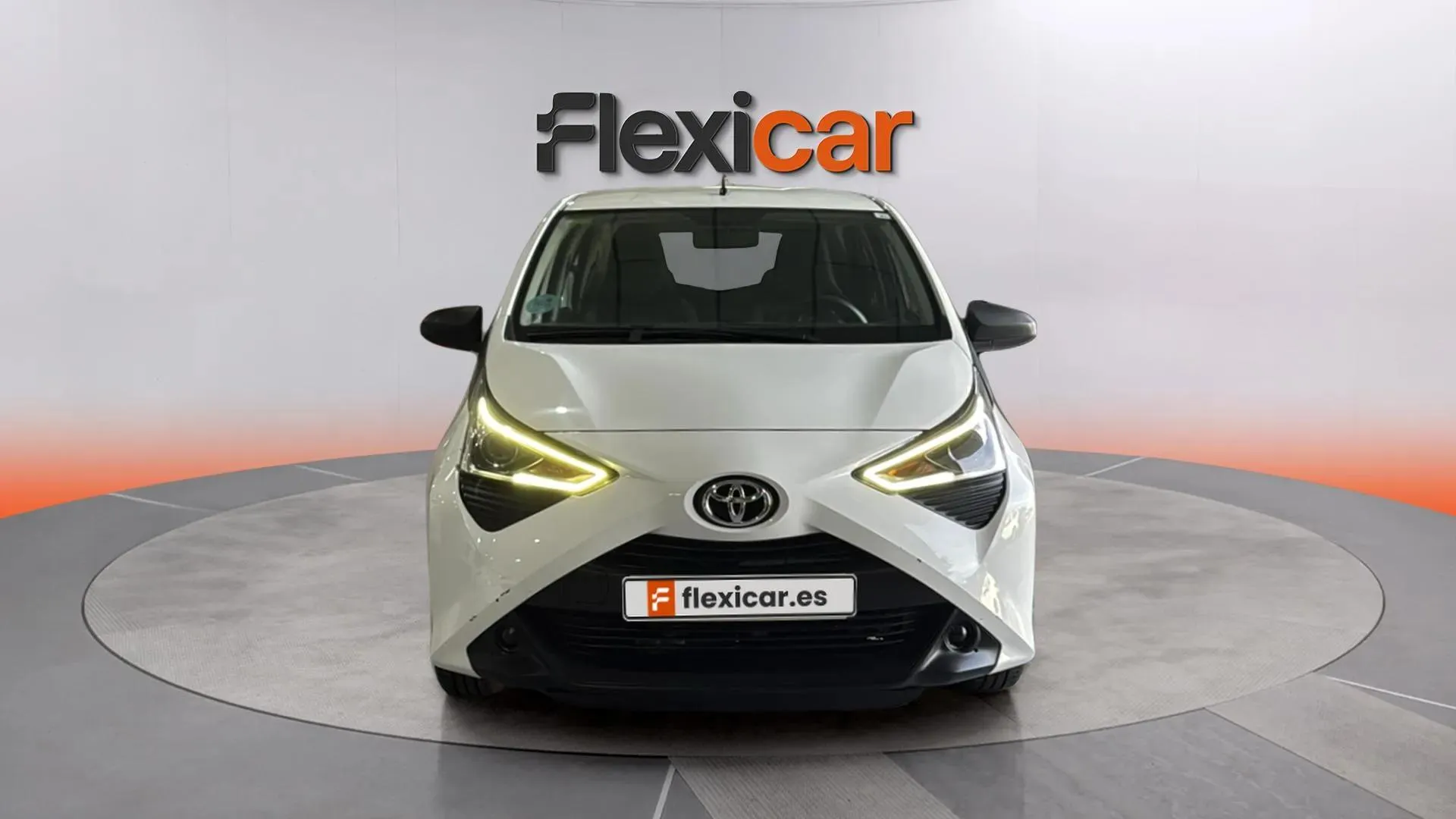 Toyota Aygo 1.0 70 x-play - foto 2