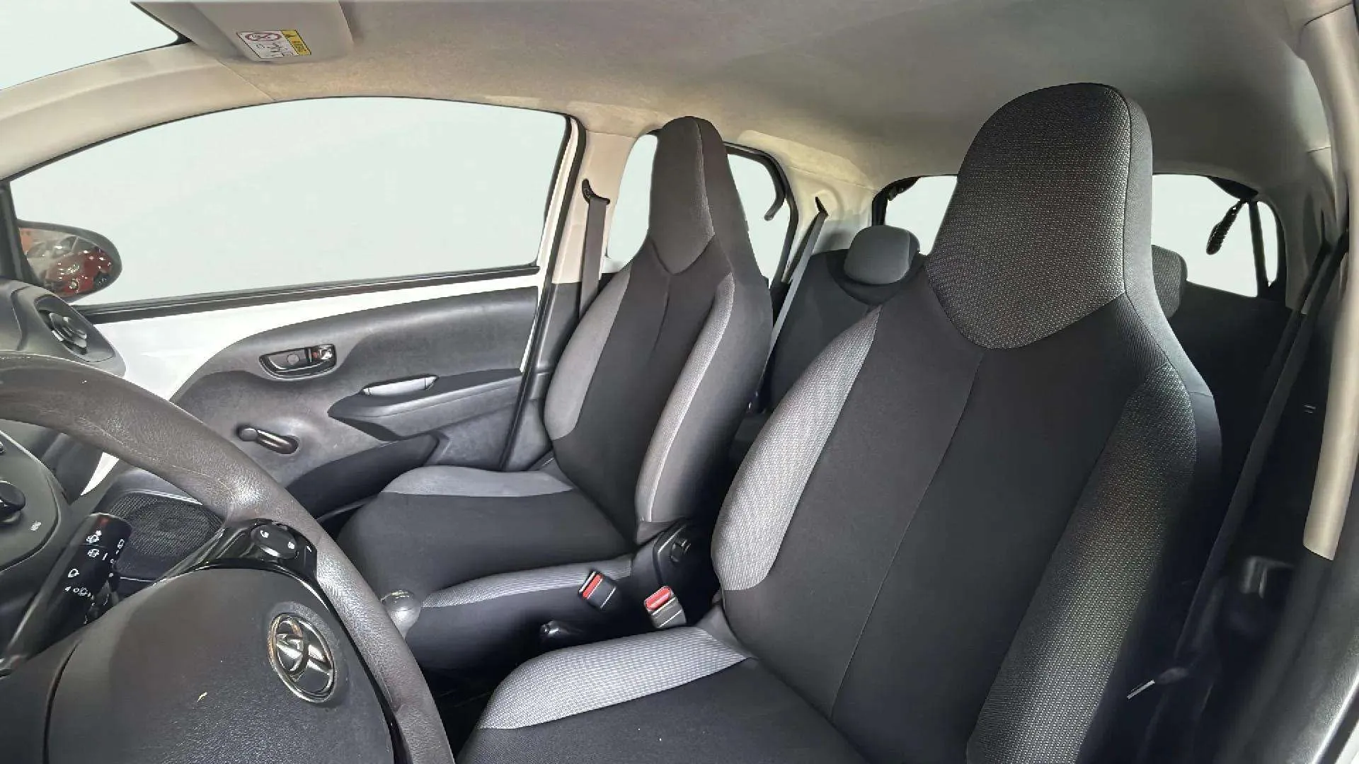 Toyota Aygo 1.0 70 x-play - foto 11