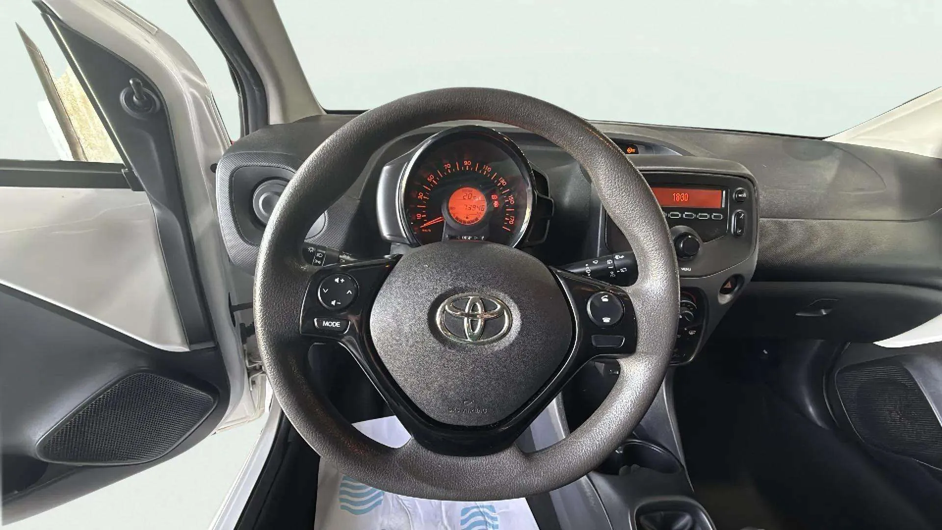 Toyota Aygo 1.0 70 x-play - foto 8