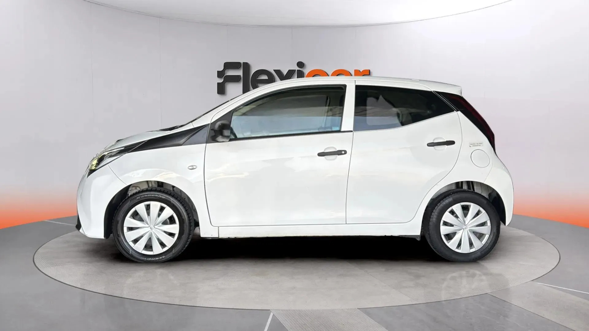 Toyota Aygo 1.0 70 x-play - foto 4