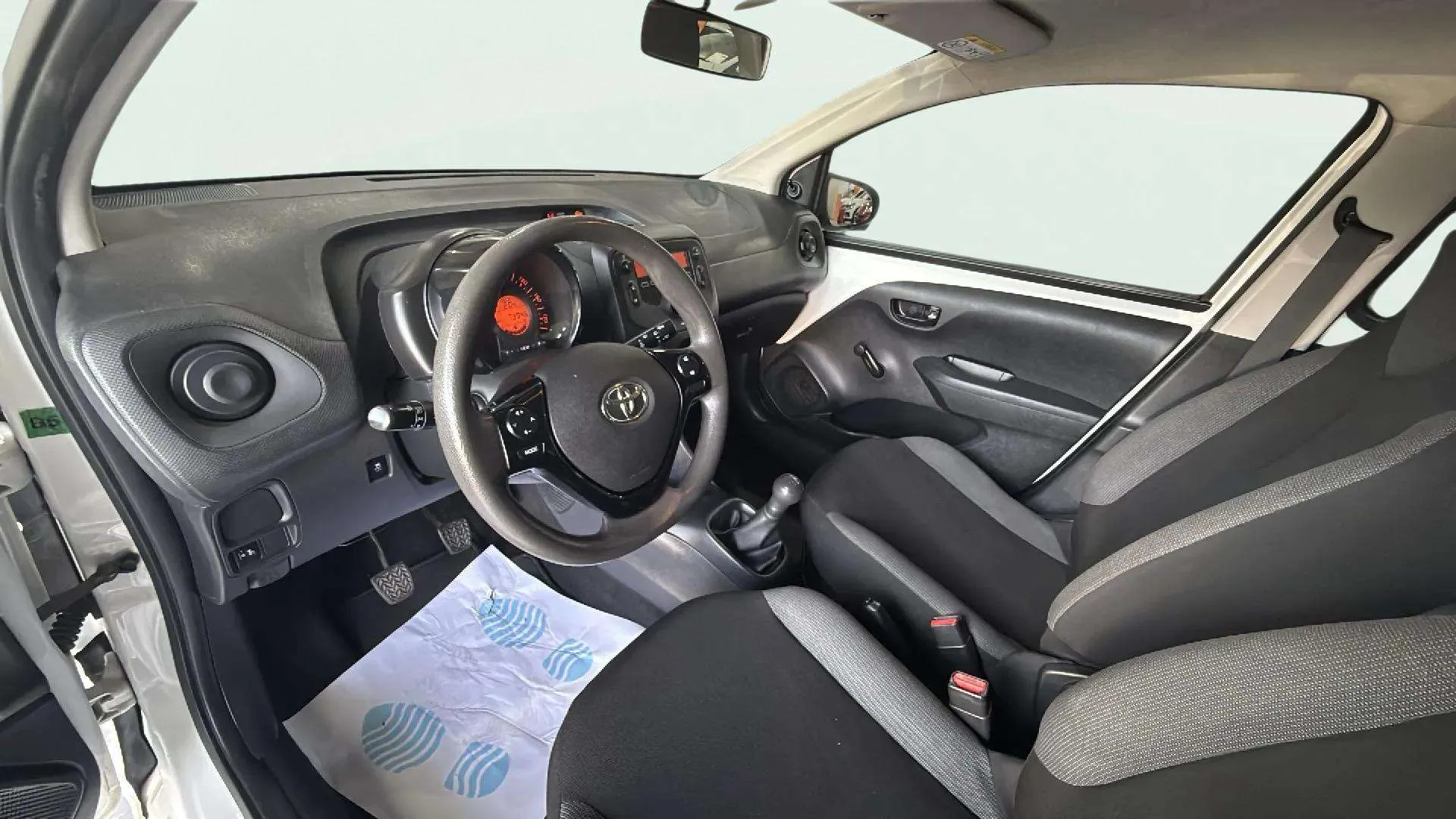 Toyota Aygo 1.0 70 x-play - foto 7