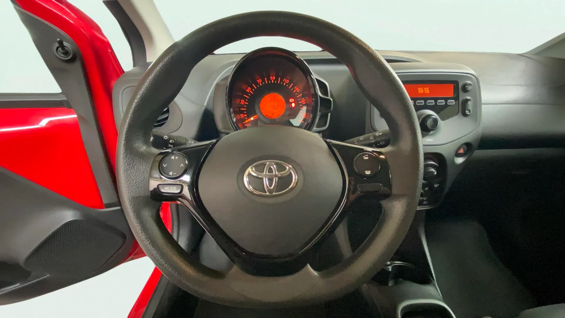 Toyota Aygo 1.0 70 x-play - foto 16