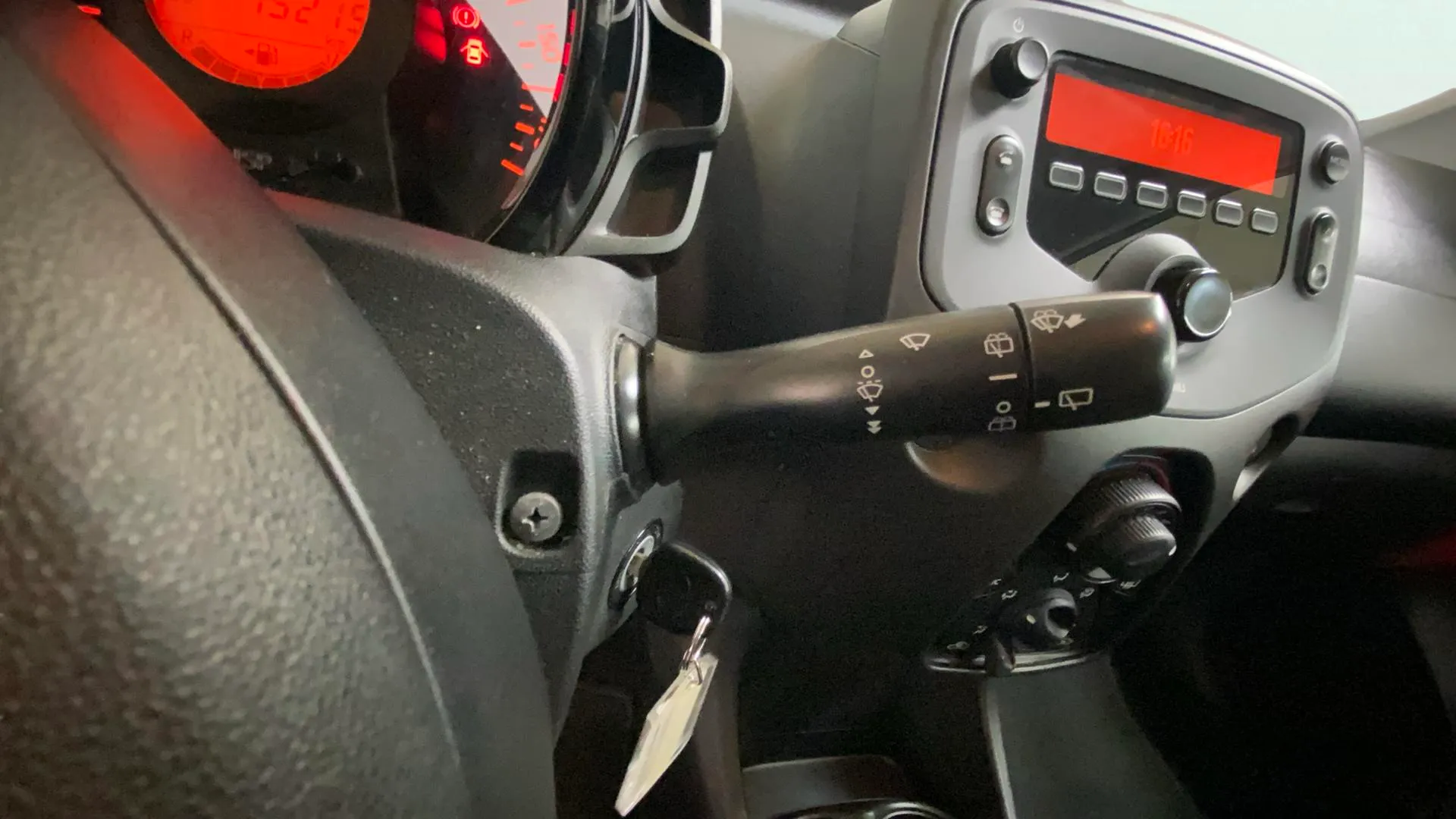 Toyota Aygo 1.0 70 x-play - foto 13