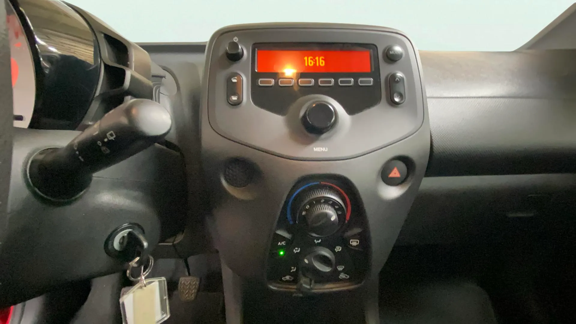 Toyota Aygo 1.0 70 x-play - foto 17