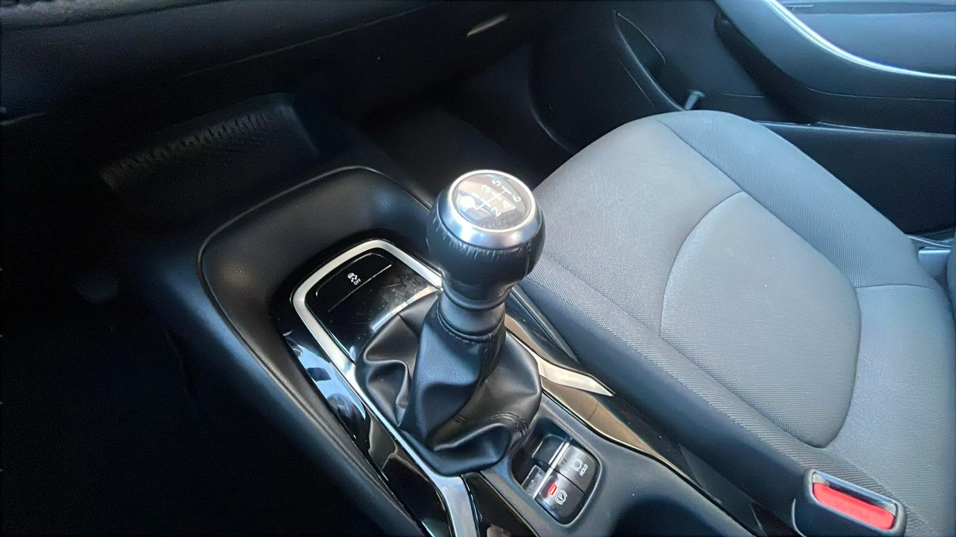 Toyota Corolla 125 Active Plus - foto 19