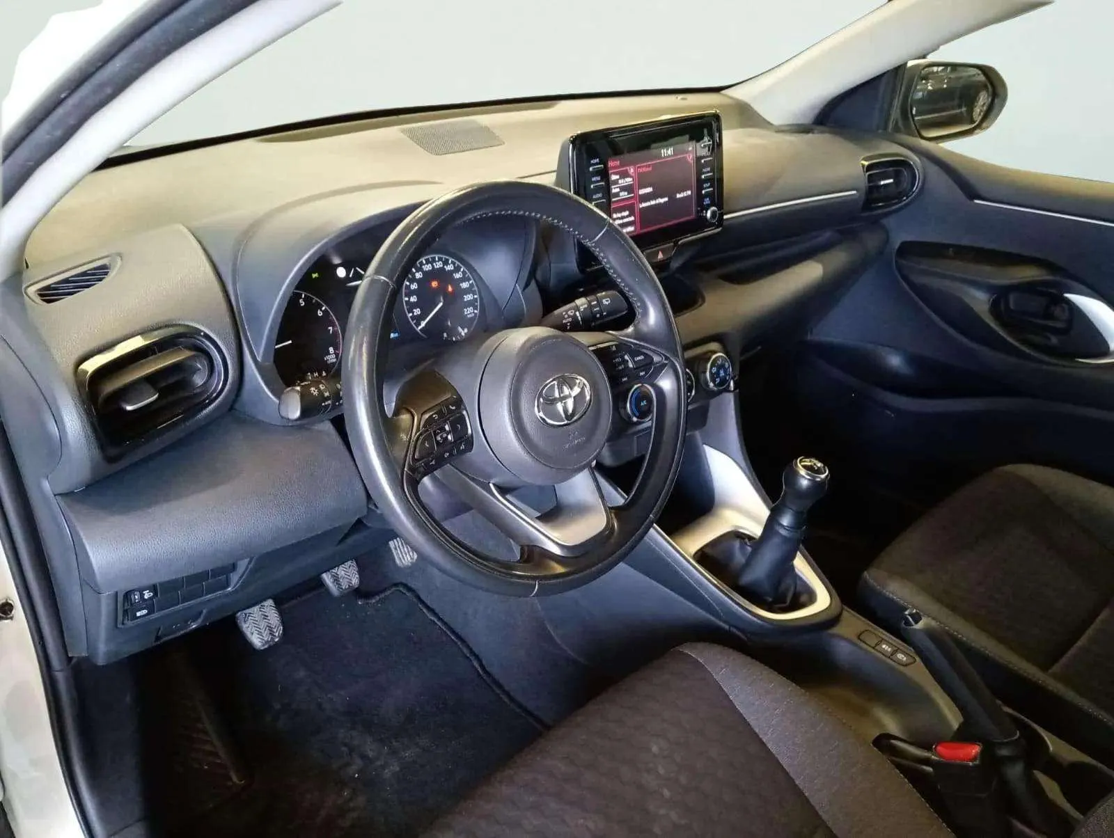 Toyota Yaris 1.0 70 Business - foto 7