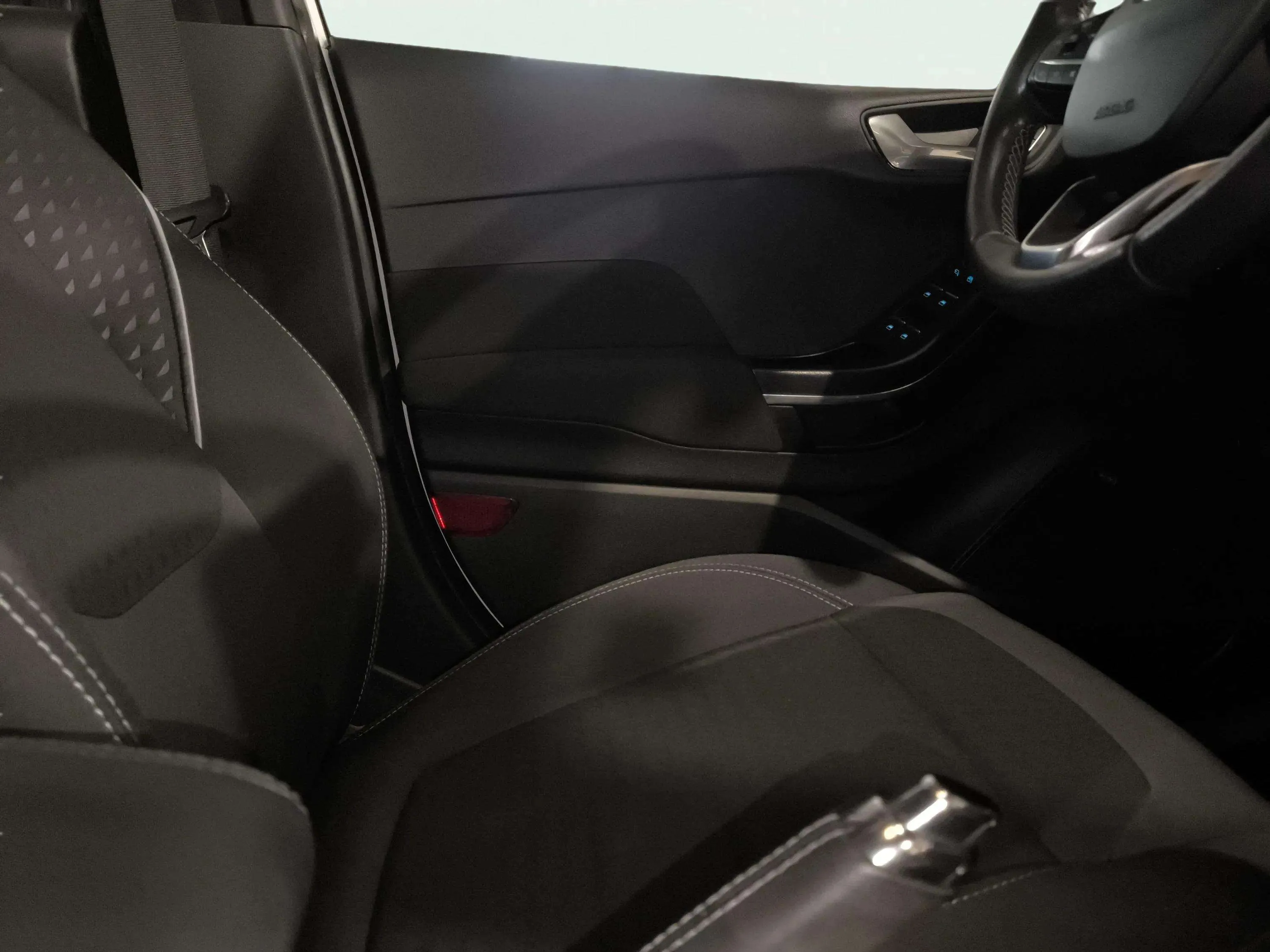 Ford Fiesta 1.0 EcoBoost ST-Line - foto 24