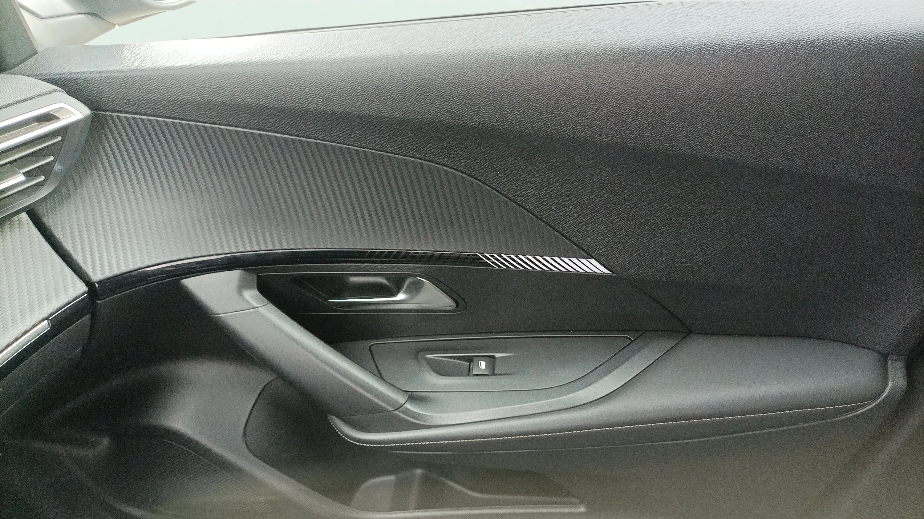 Peugeot 2008 Allure PureTech 100 - foto 18
