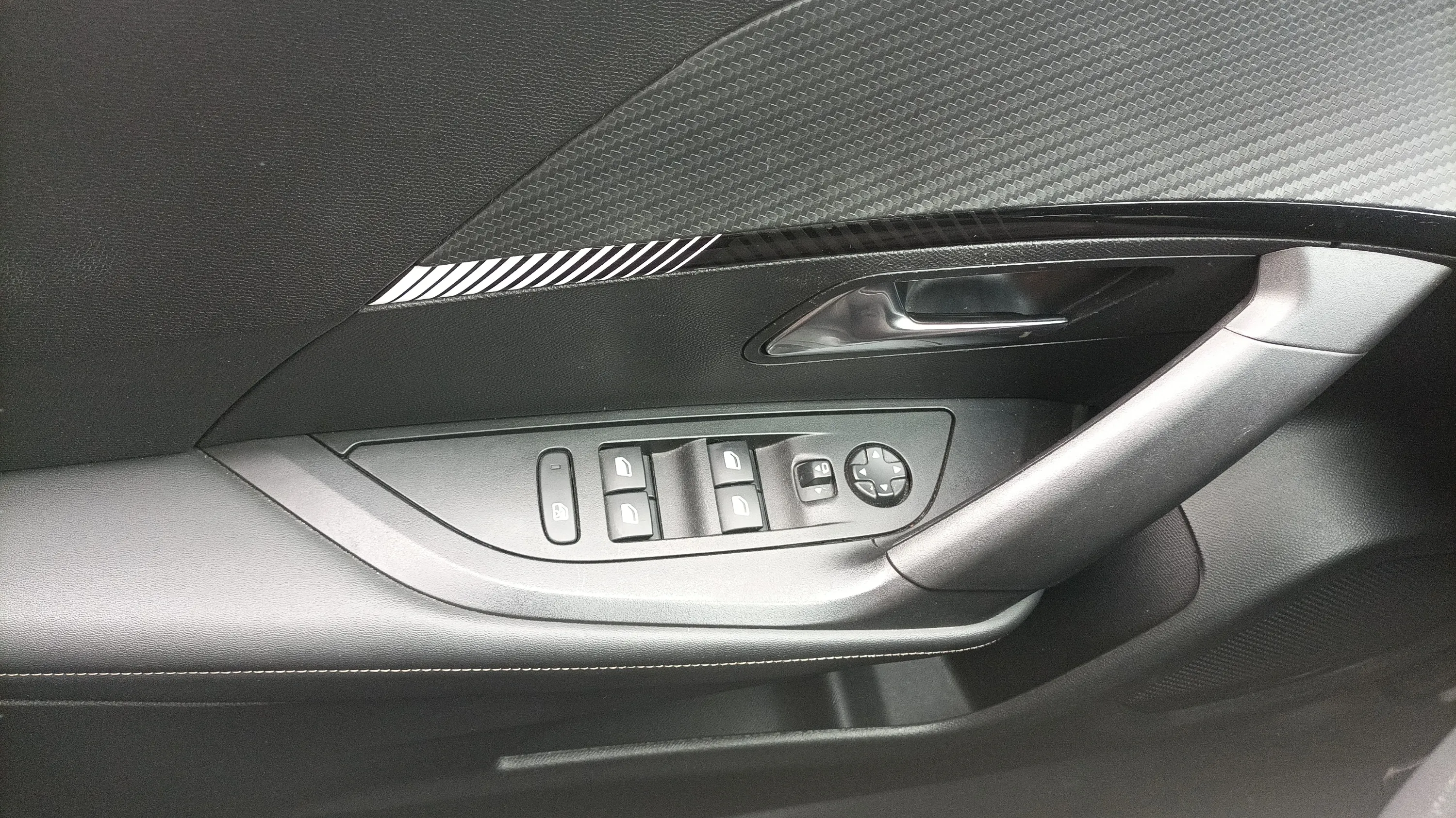 Peugeot 2008 Allure PureTech 100 - foto 14