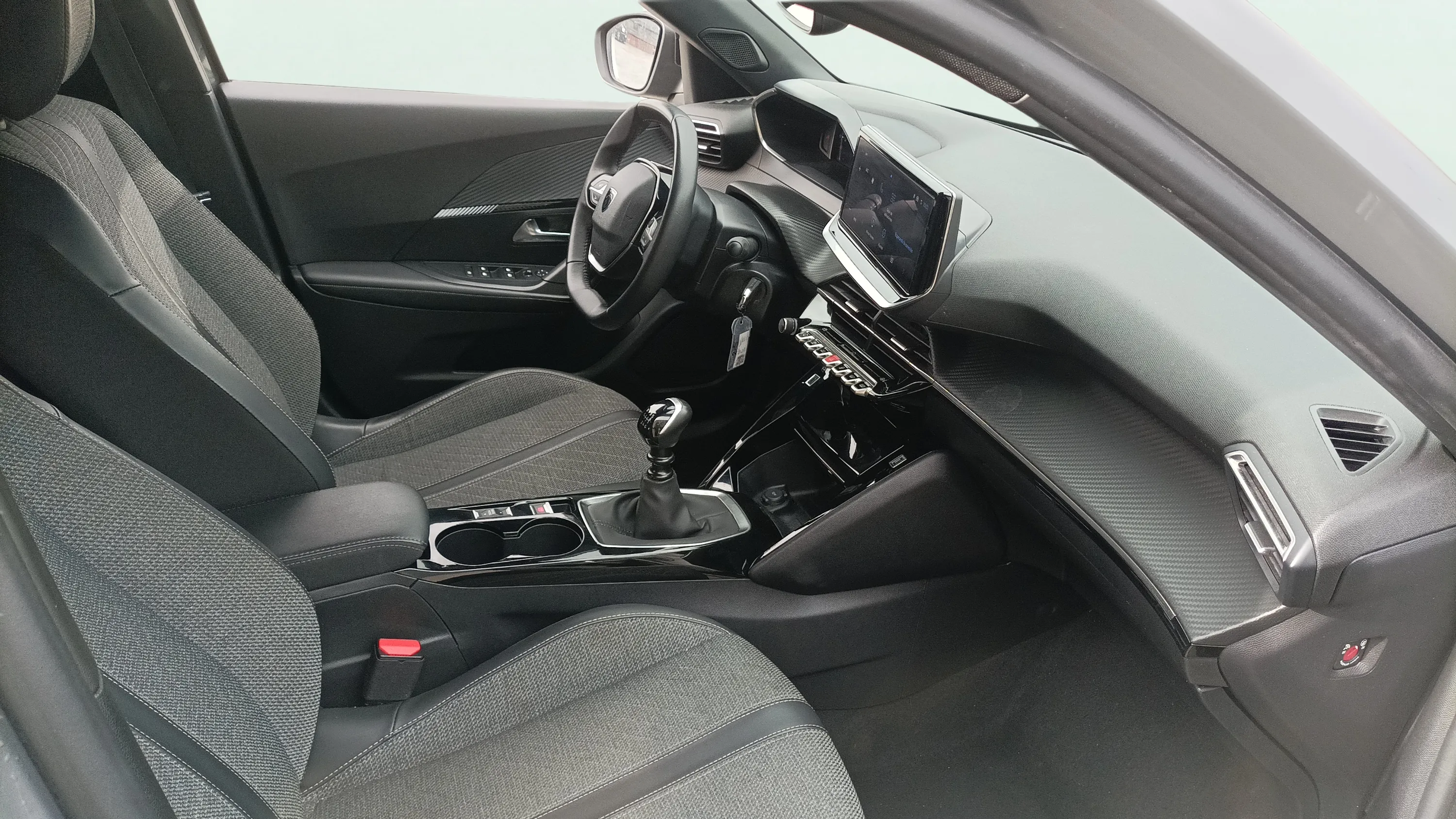 Peugeot 2008 Allure PureTech 100 - foto 21