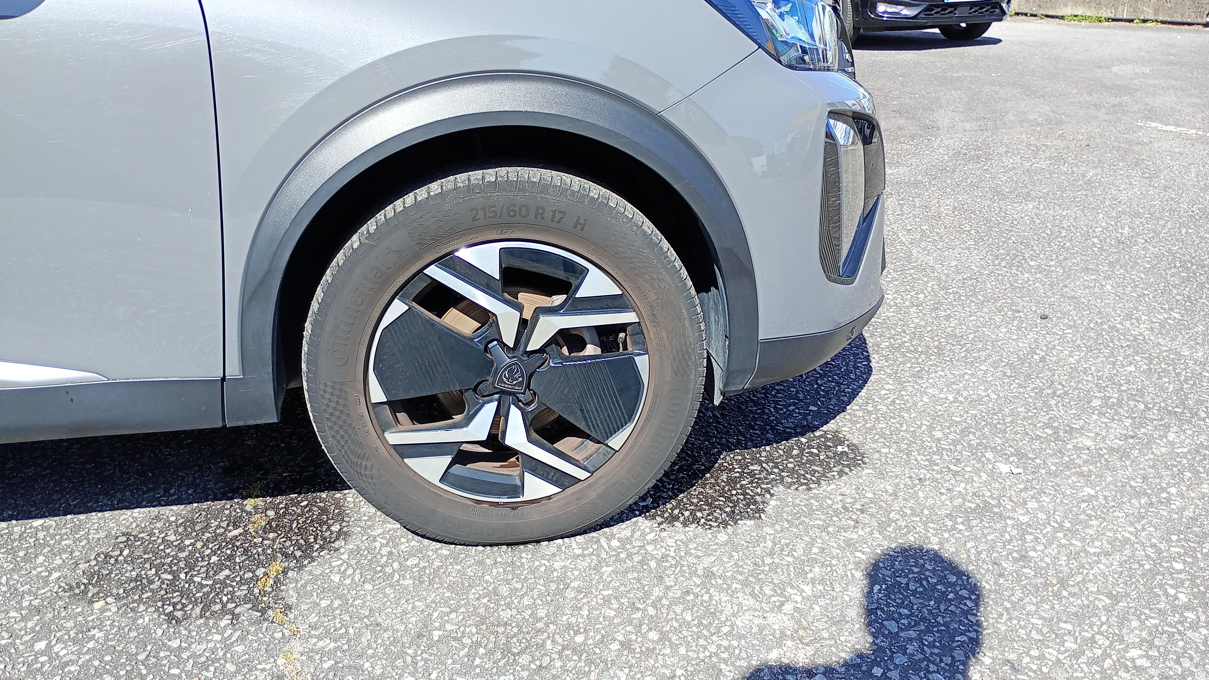 Peugeot 2008 Allure PureTech 130 EAT8 - foto 17