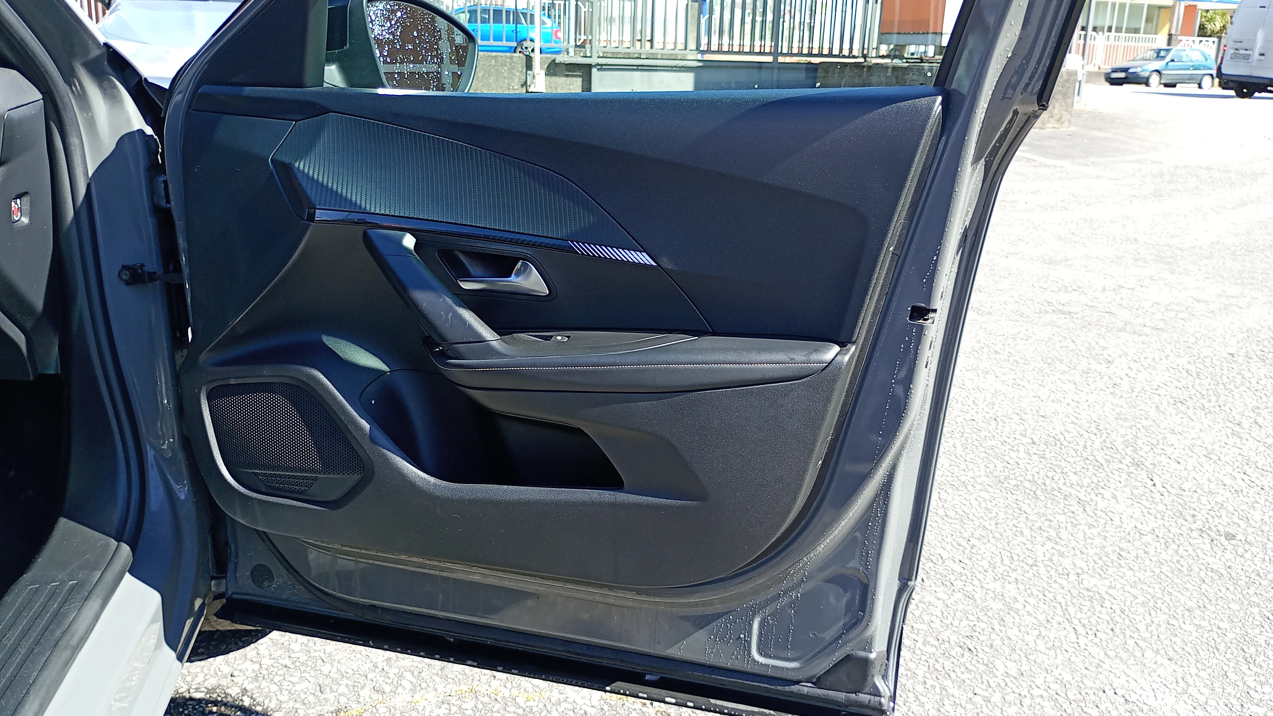 Peugeot 2008 Allure PureTech 130 EAT8 - foto 15