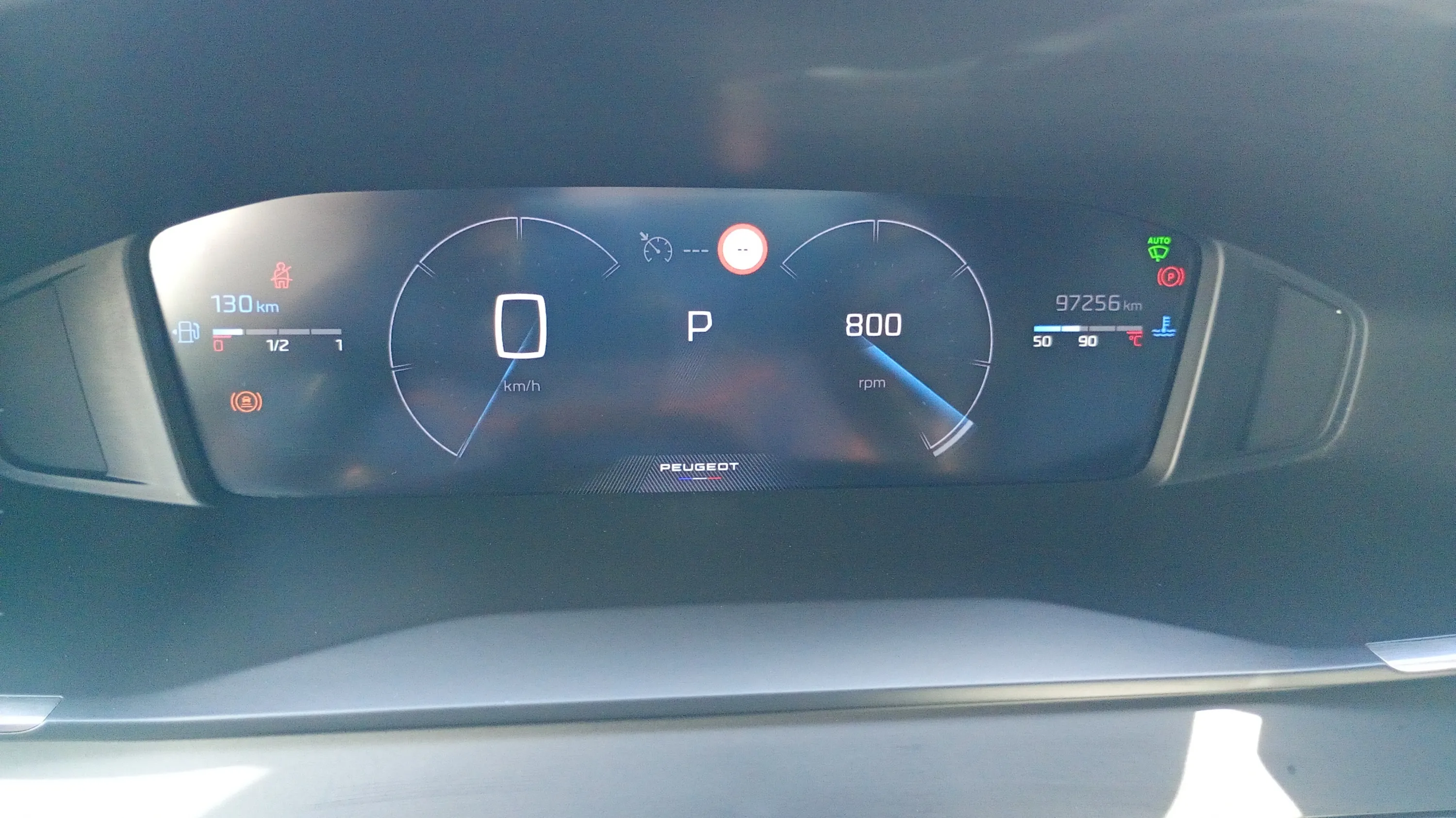 Peugeot 2008 Allure PureTech 130 EAT8 - foto 11