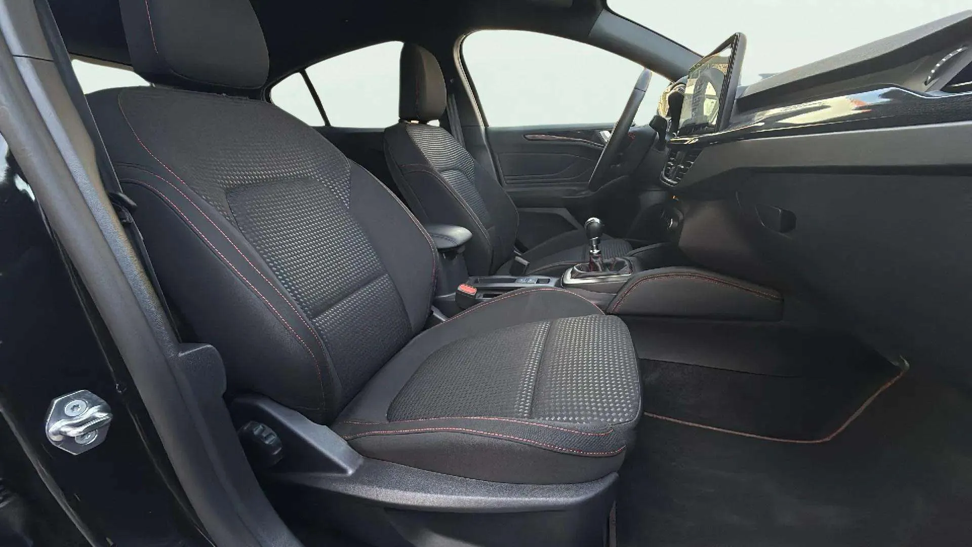 Ford Focus ST-Line 1.0T EcoBoost mHEV - foto 9
