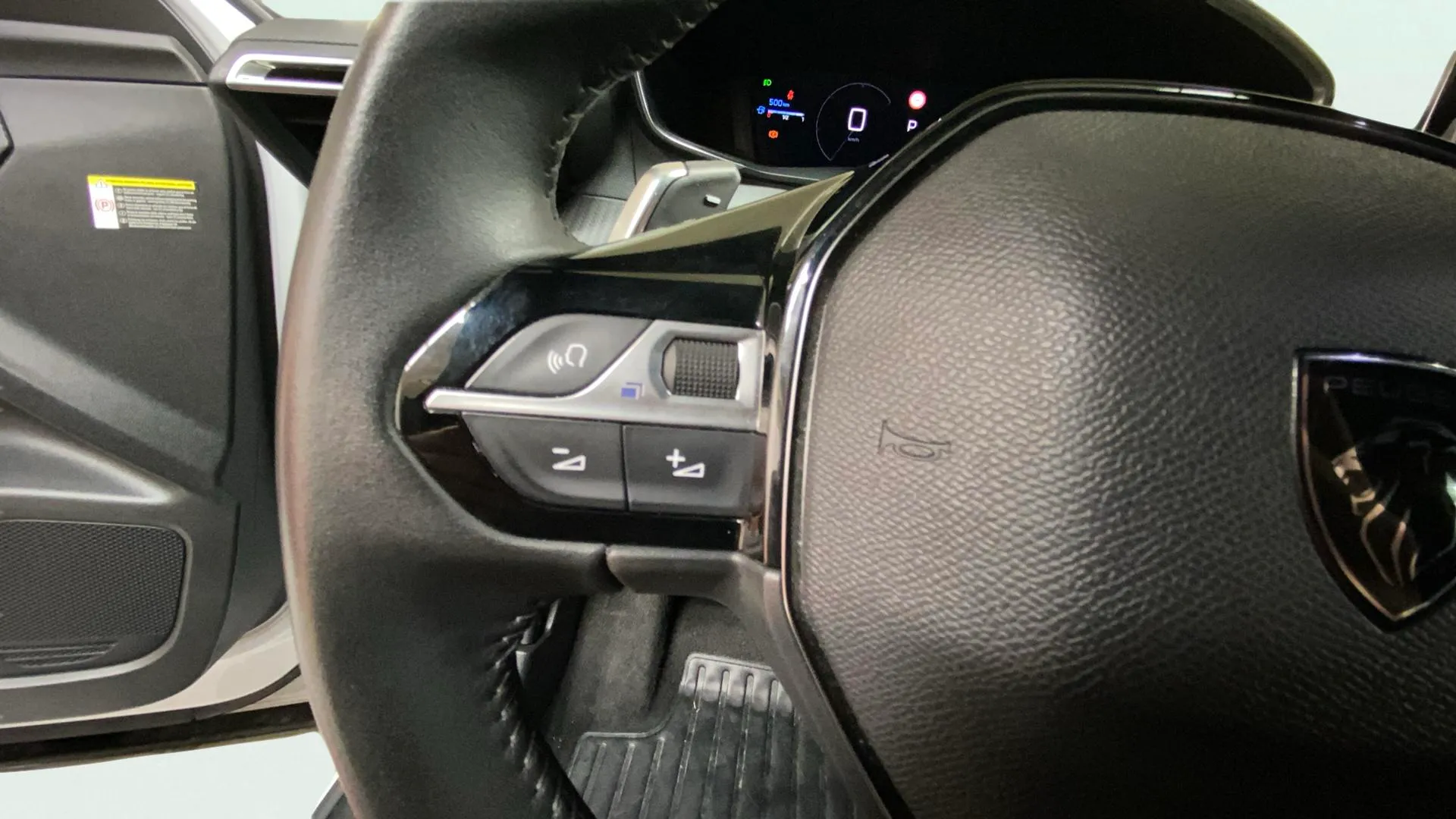 Peugeot 2008 Allure PureTech 130 EAT8 - foto 12