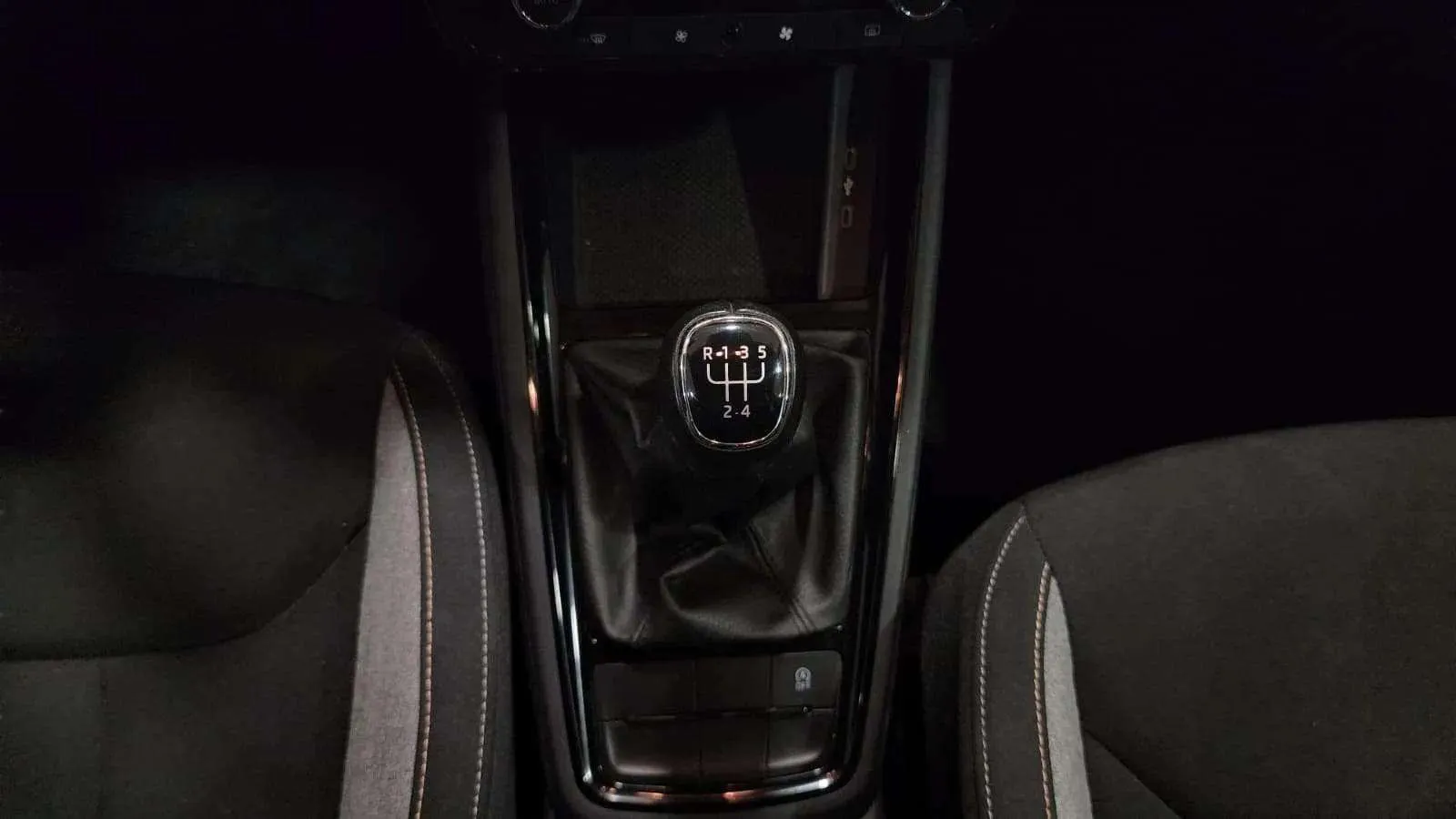 Škoda Kamiq 1.0 TSI Selection - foto 20