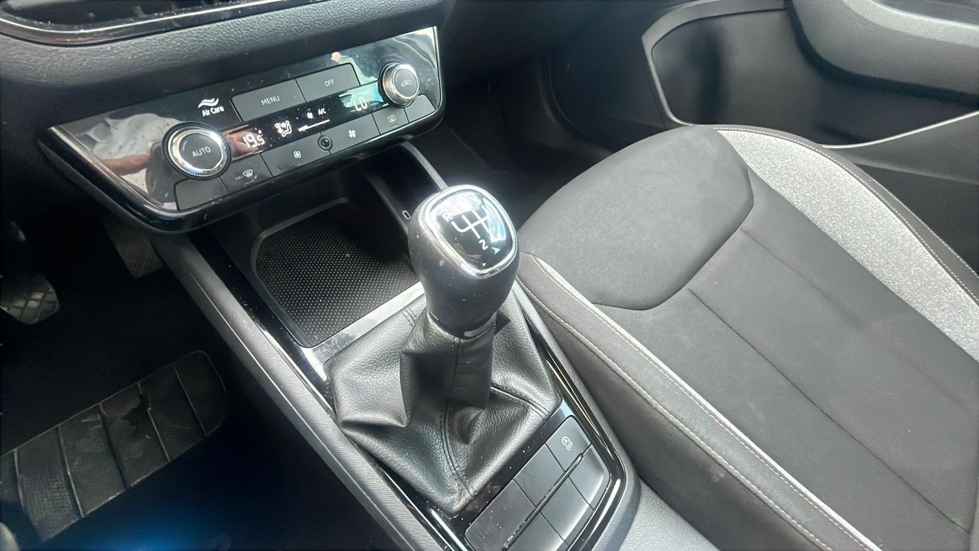 Škoda Kamiq 1.0 TSI Selection - foto 18