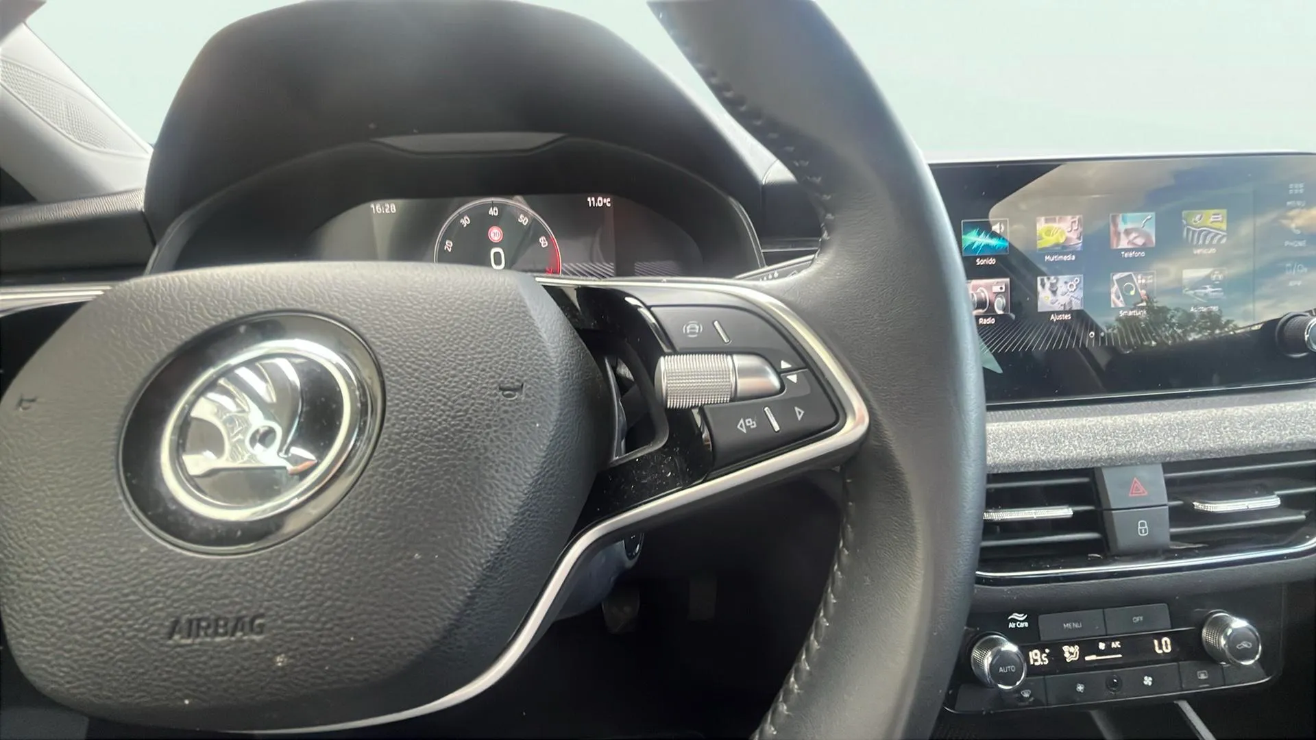 Škoda Kamiq 1.0 TSI Selection - foto 23