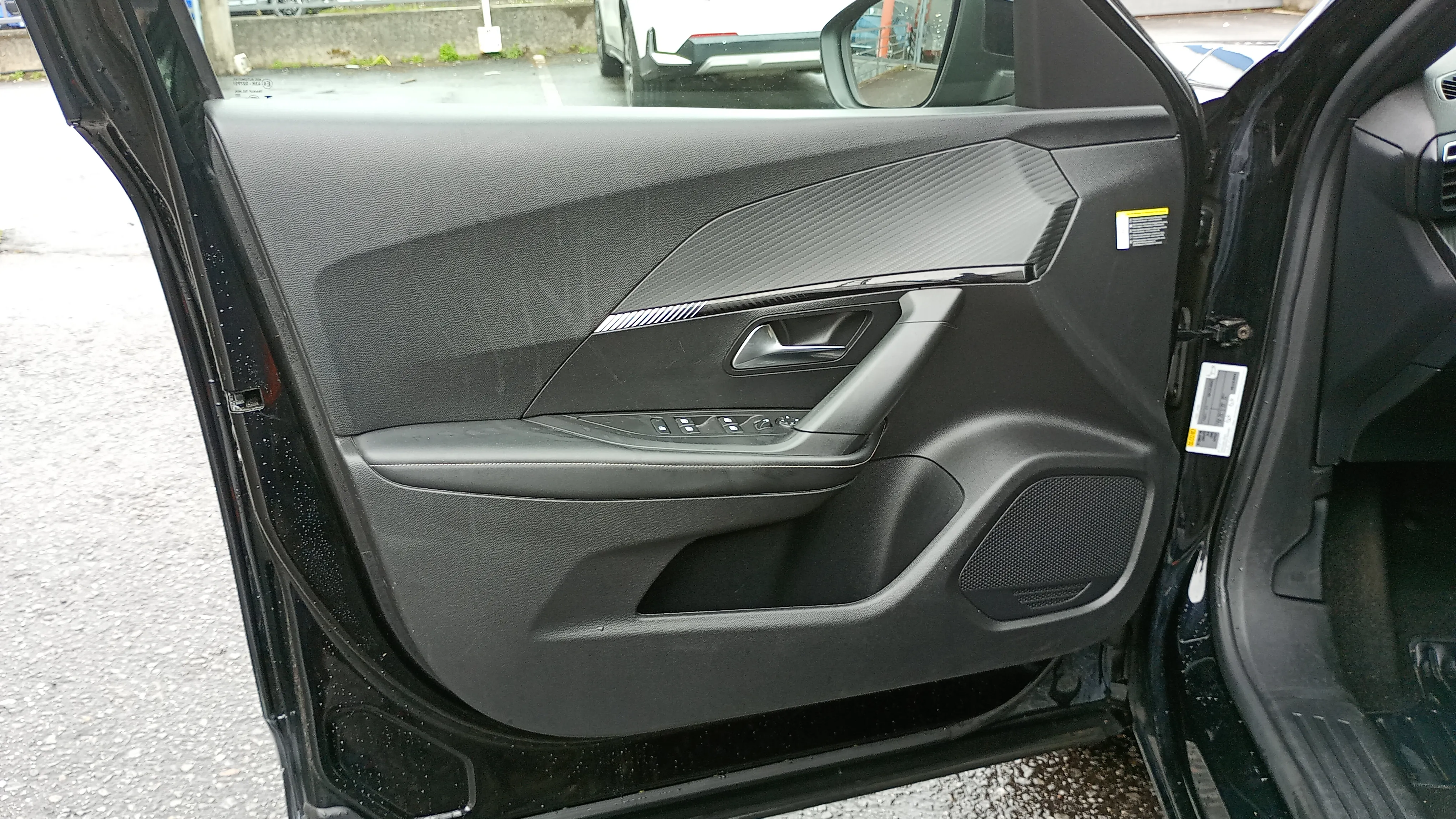 Peugeot 2008 Allure PureTech 130 EAT8 - foto 14