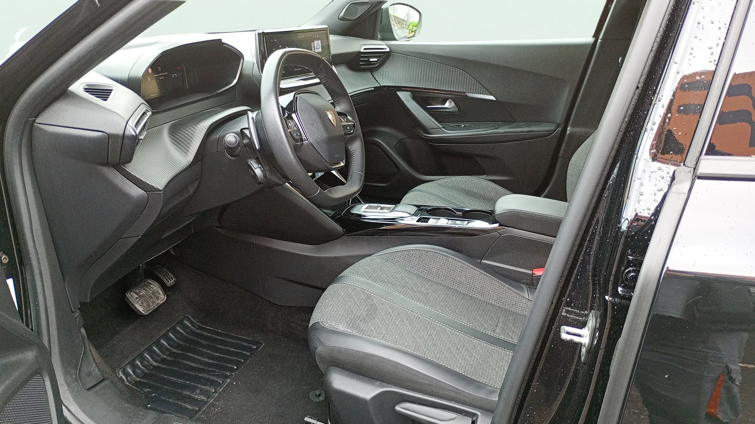 Peugeot 2008 Allure PureTech 130 EAT8 - foto 19
